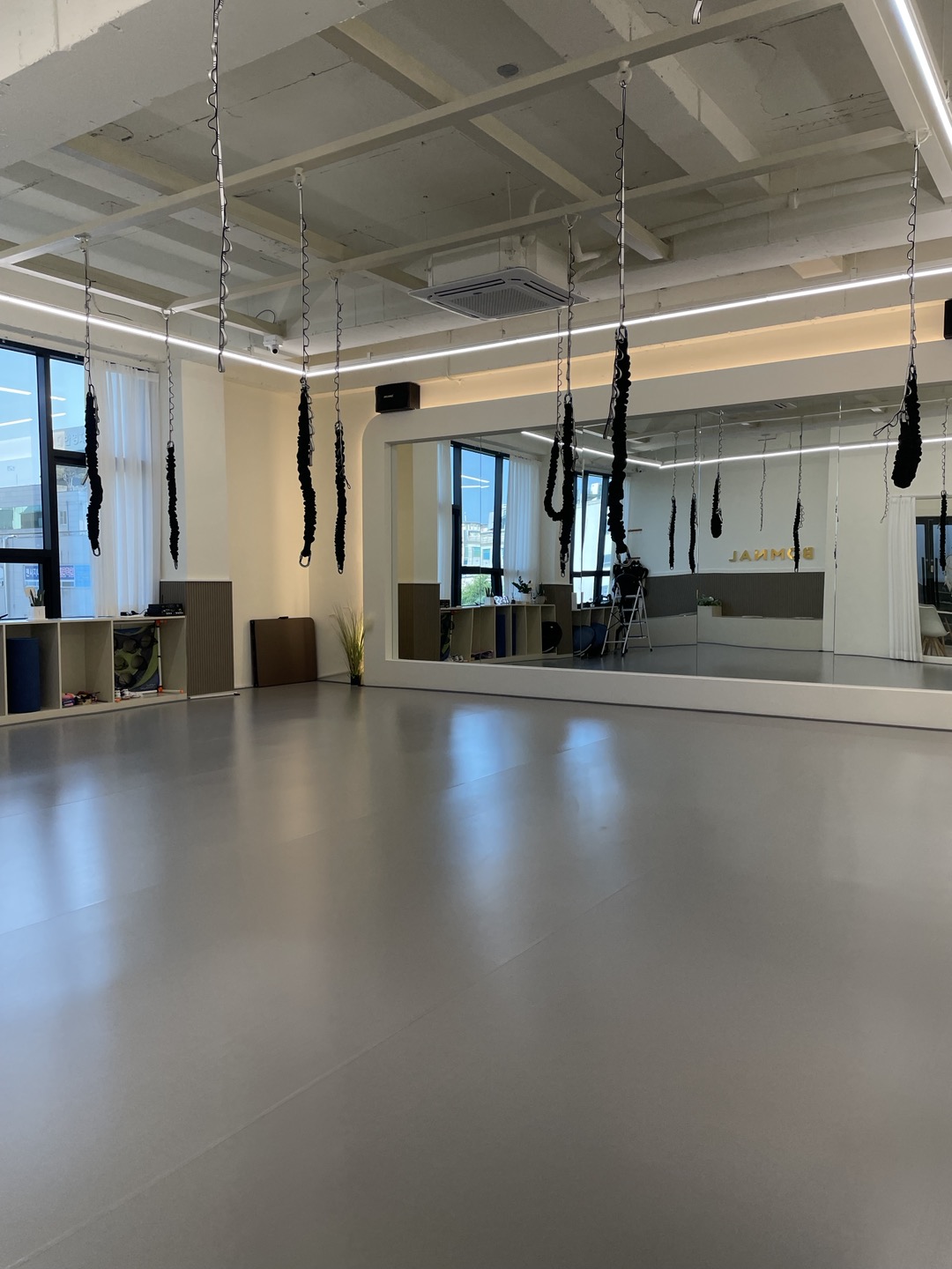 봄날 필라테스&플라이번지 대표 이미지