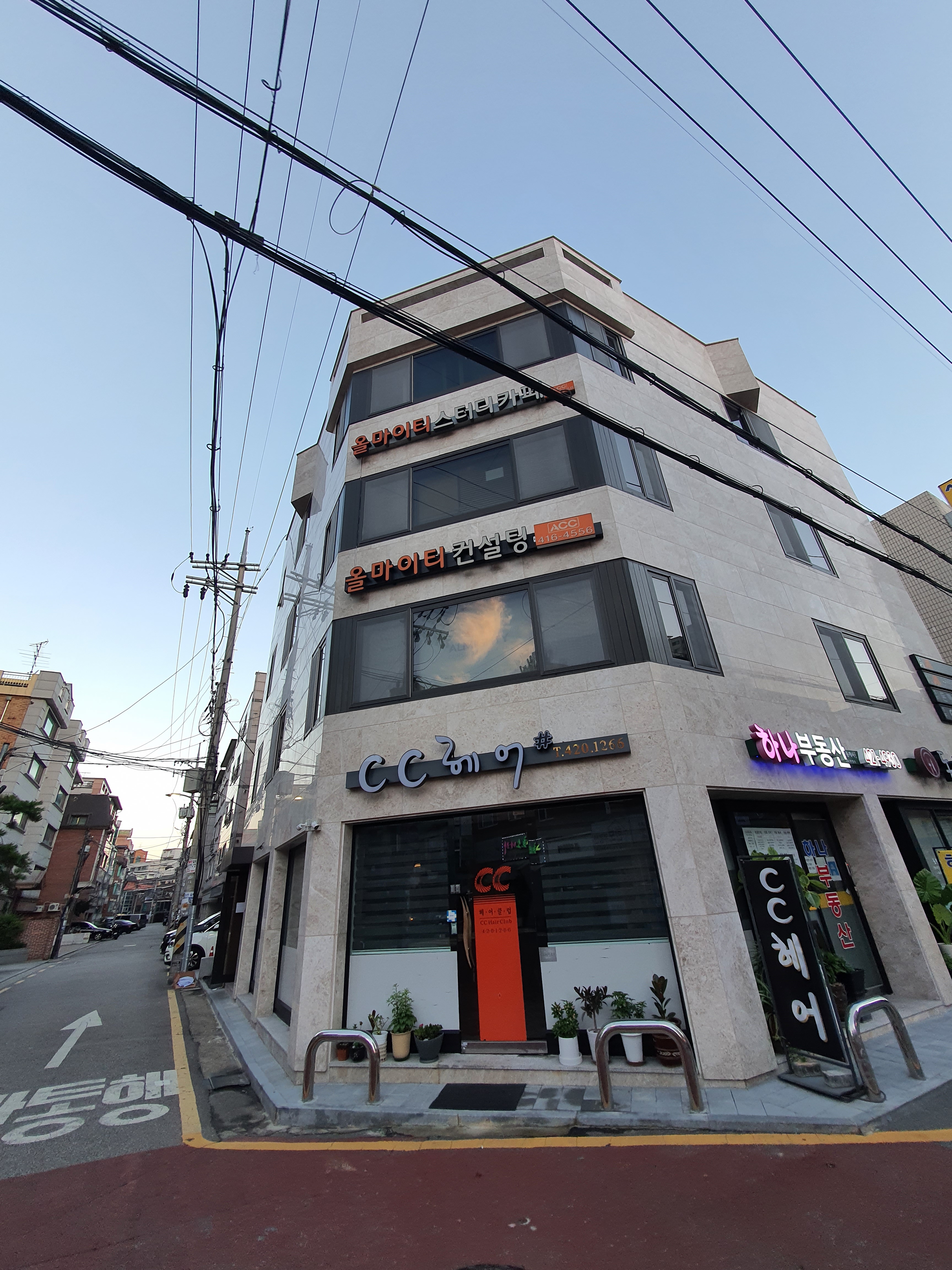올마이티스터디카페 내부 또는 관련 모습