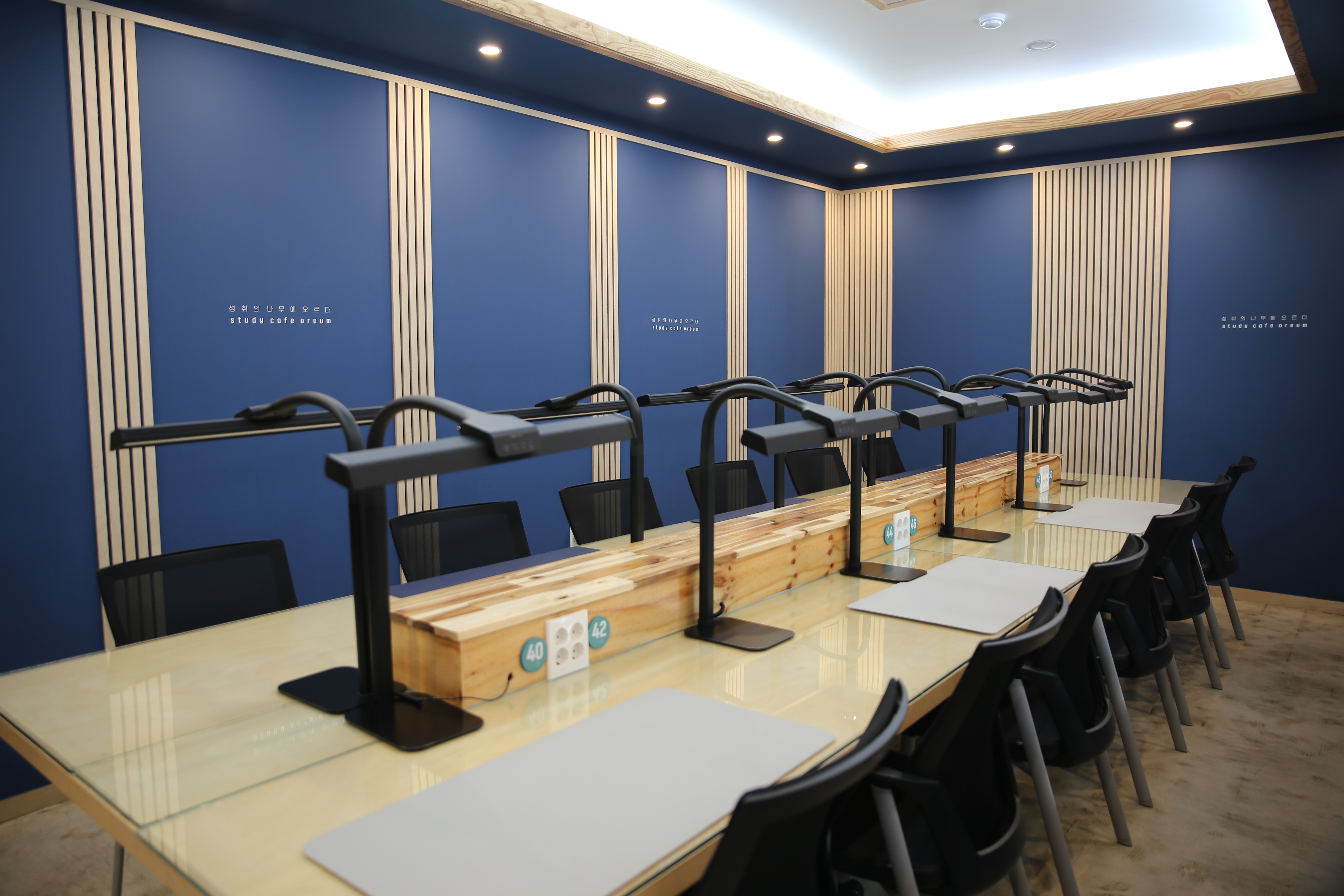 오름 스터디카페 & 24시 프리미엄 독서실
