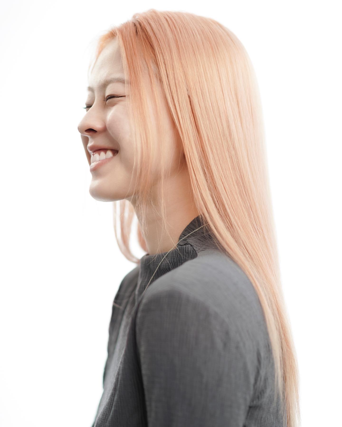 셀러브리티 내부 또는 관련 모습