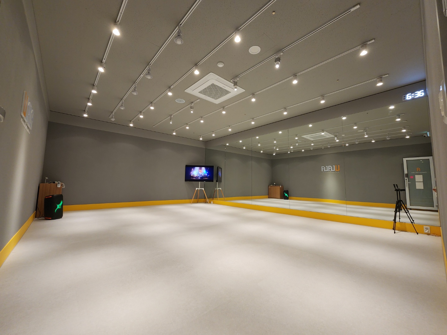 1번째 스튜디오 사진