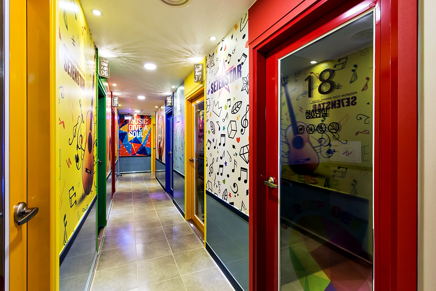 세븐스타코인노래연습장 서울대입구역점 내부 또는 관련 모습