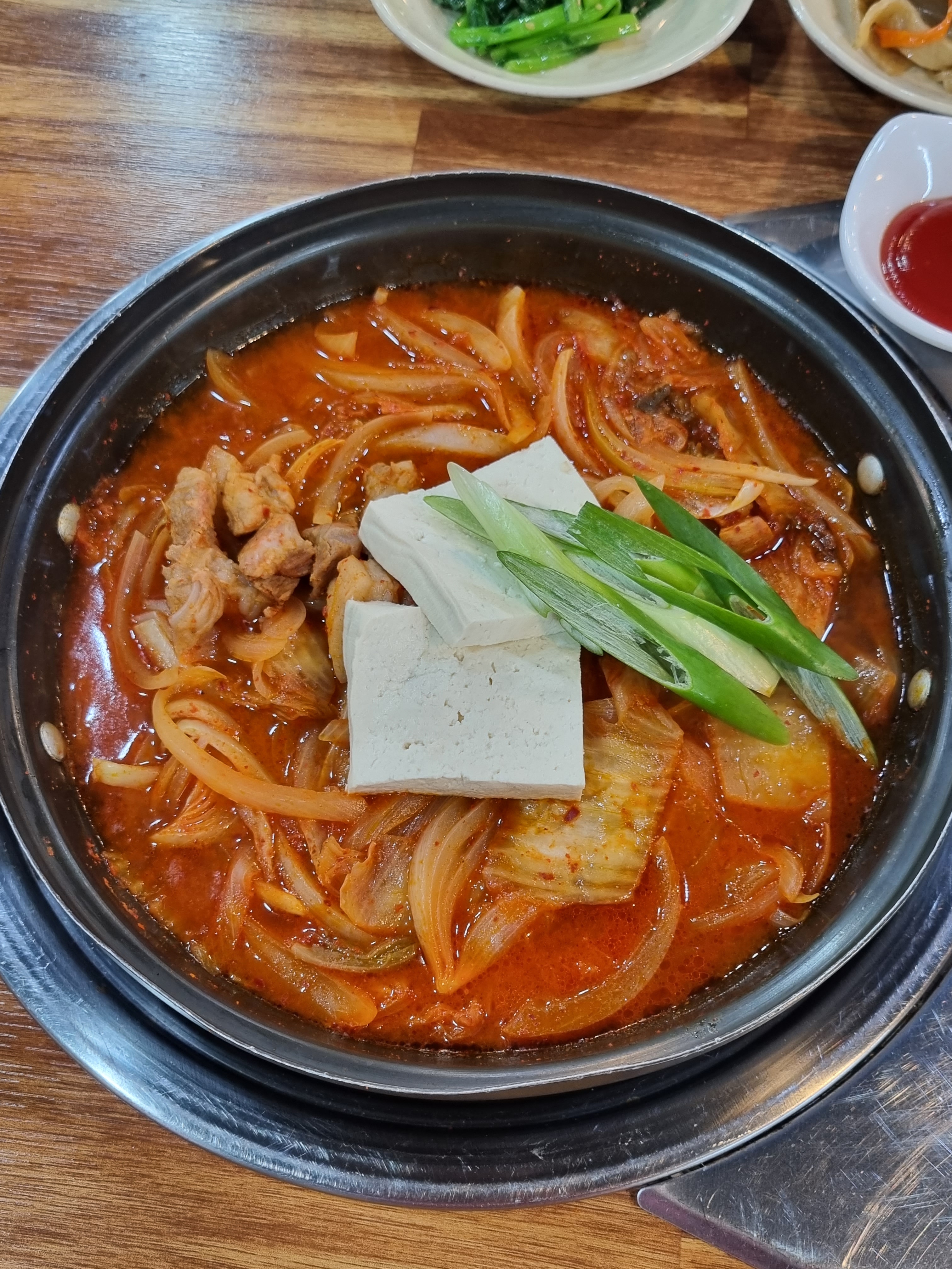 통돼지두루치기