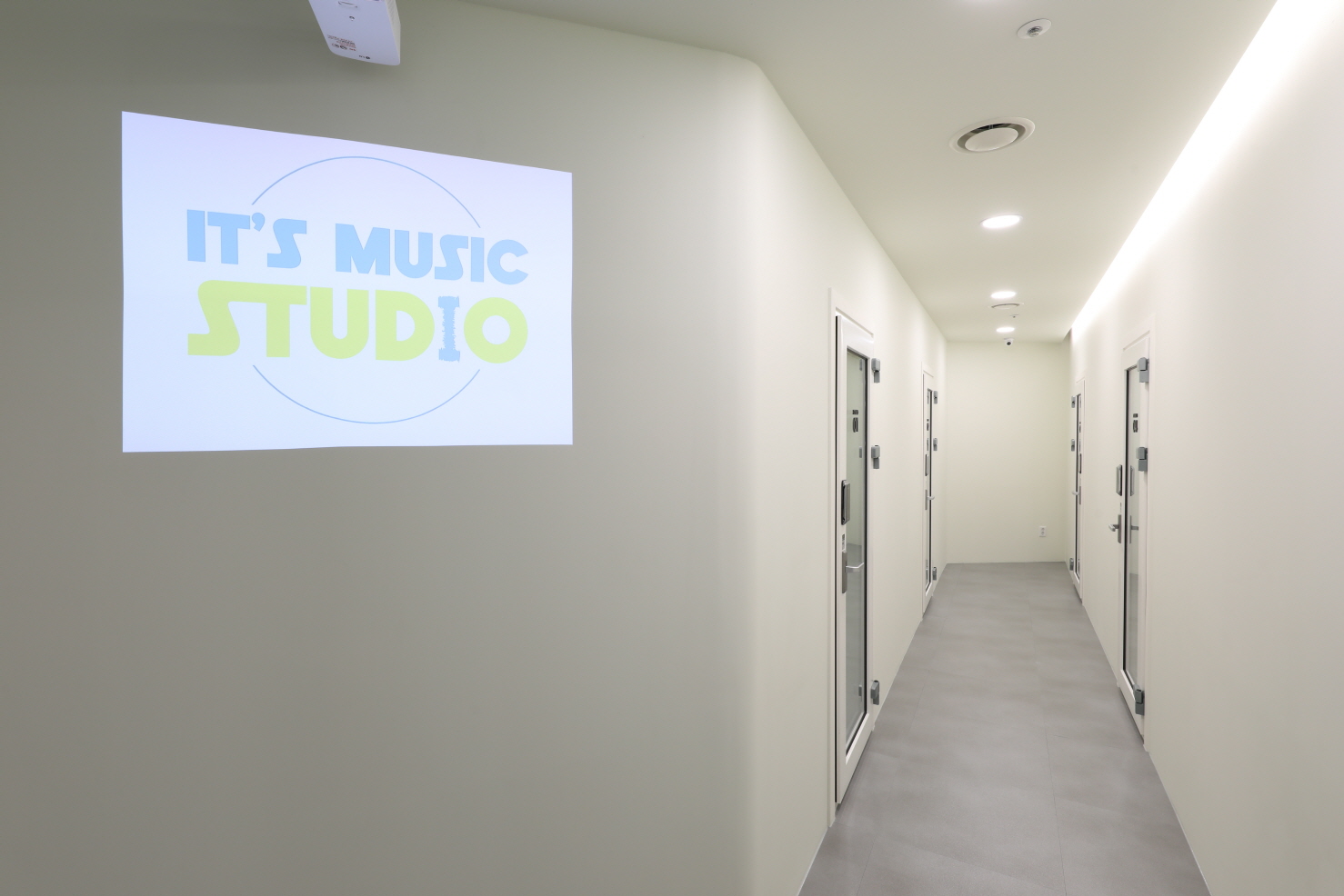 1번째 스튜디오 사진