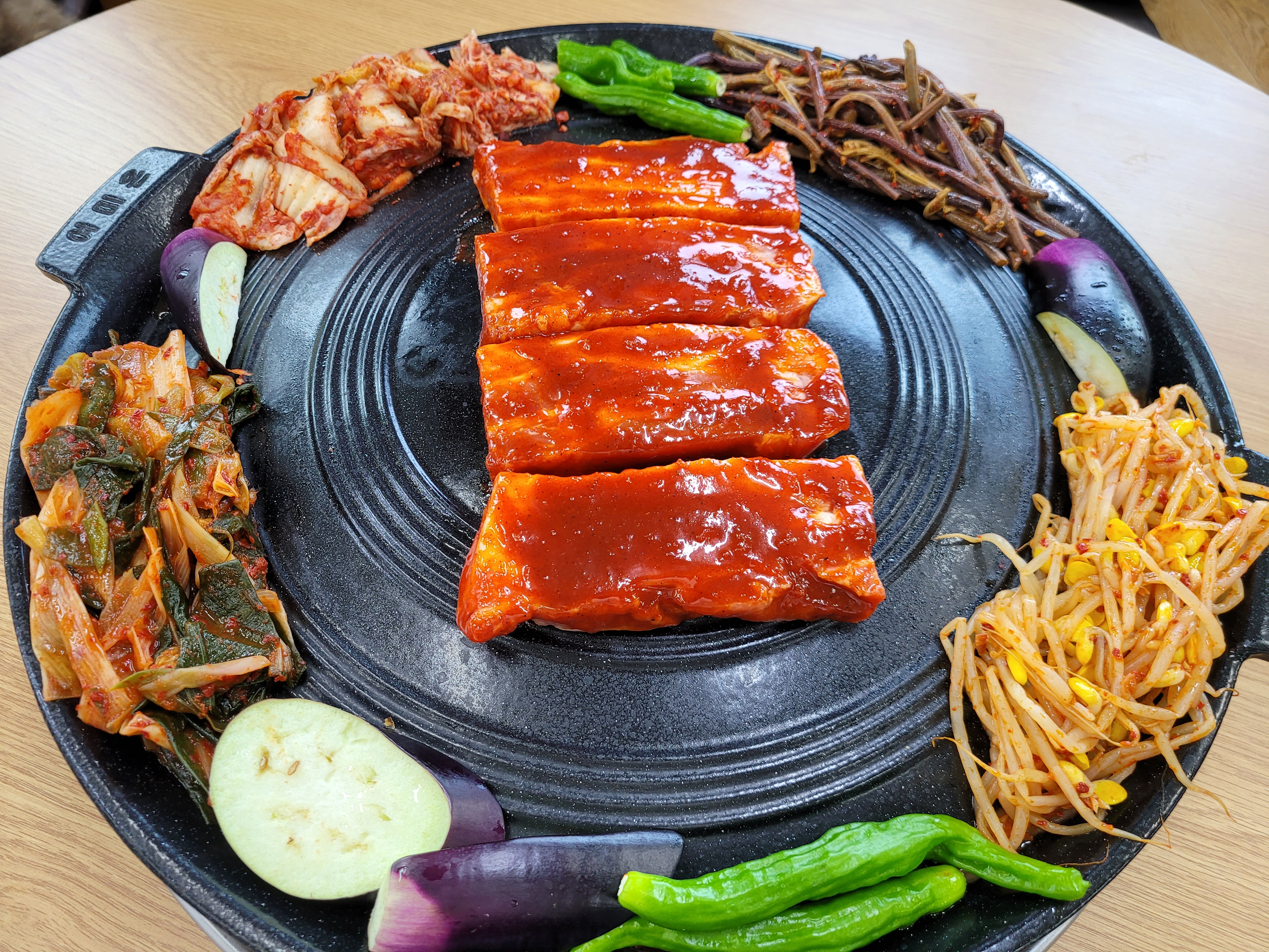 김윤식의 착한국수 & 솥뚜껑삼겹살