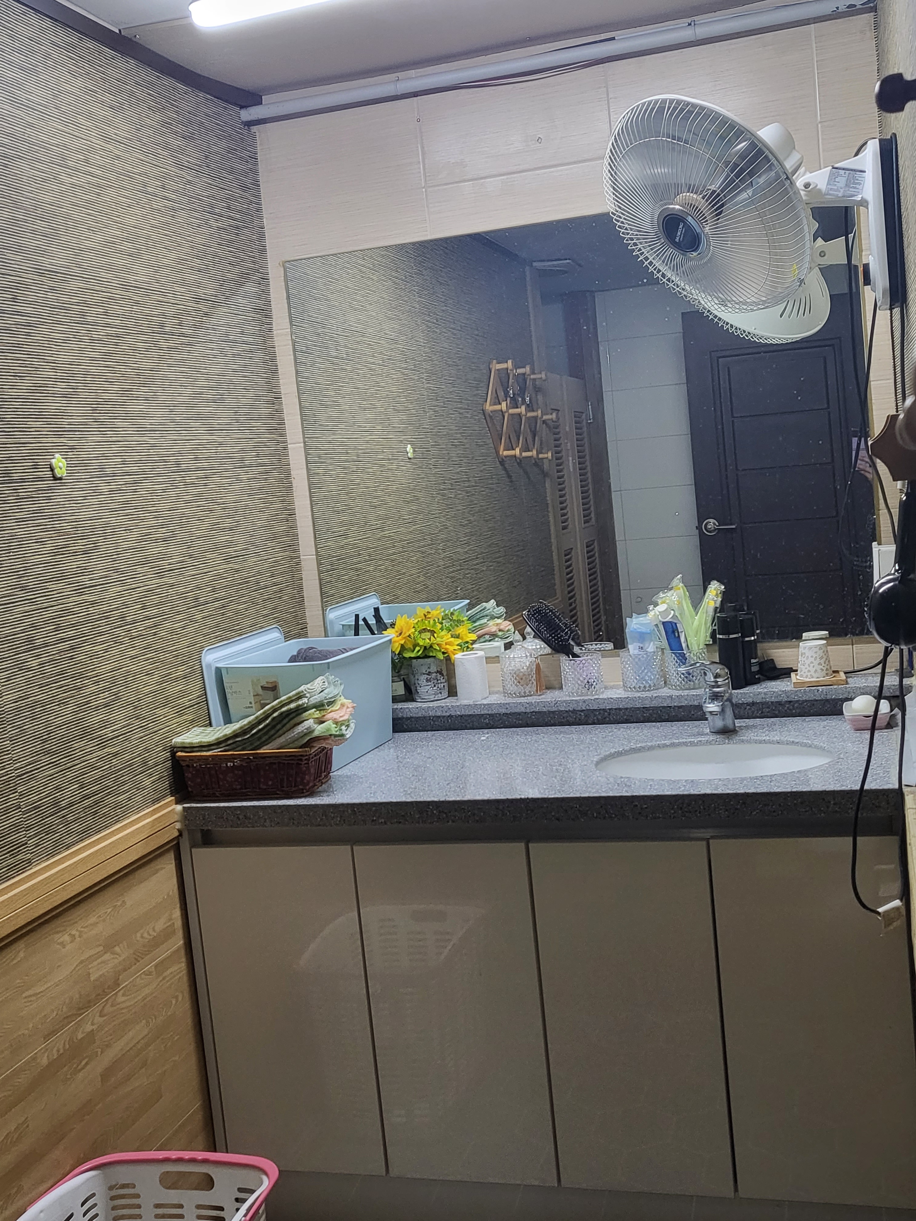 필 photo 3