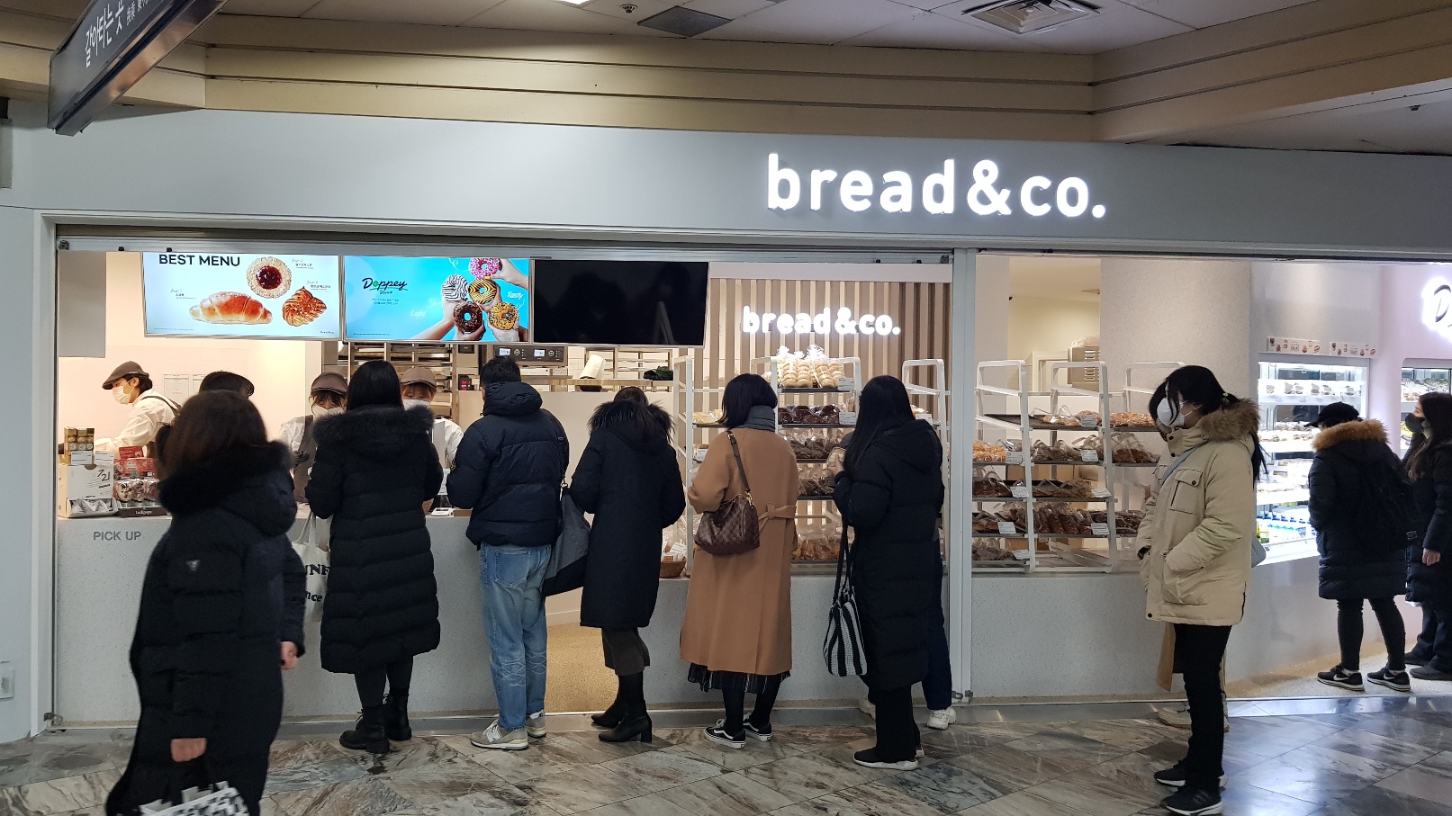 브레댄코 고속터미널역점