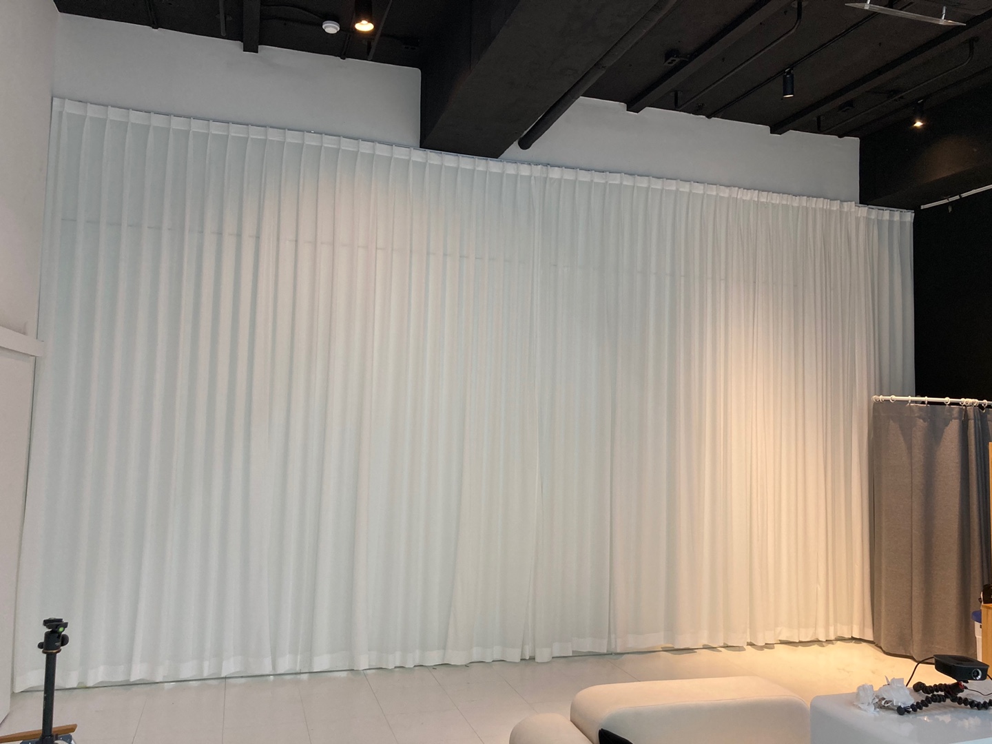 커튼 블라인드 대표 이미지