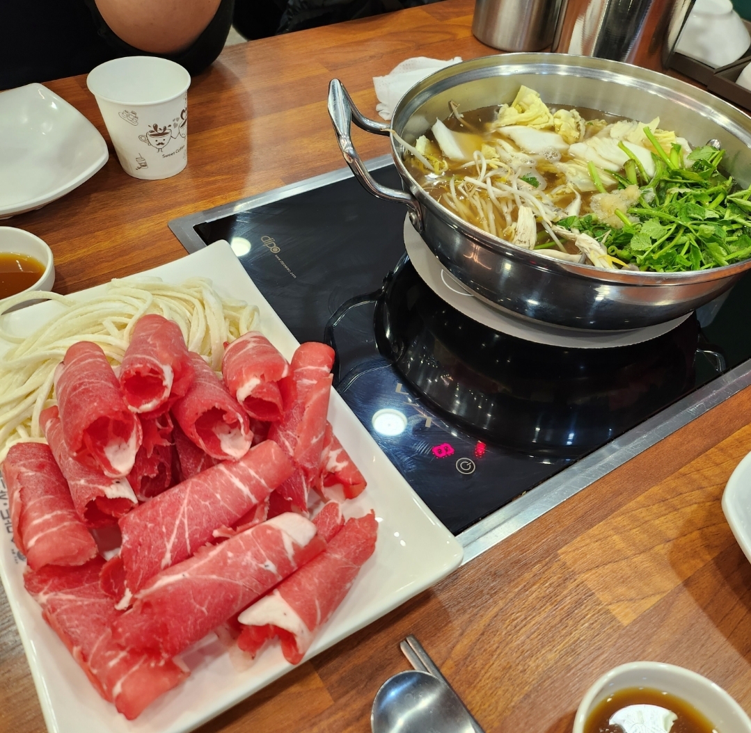 사담손만두샤브칼국수 마산댓거리점