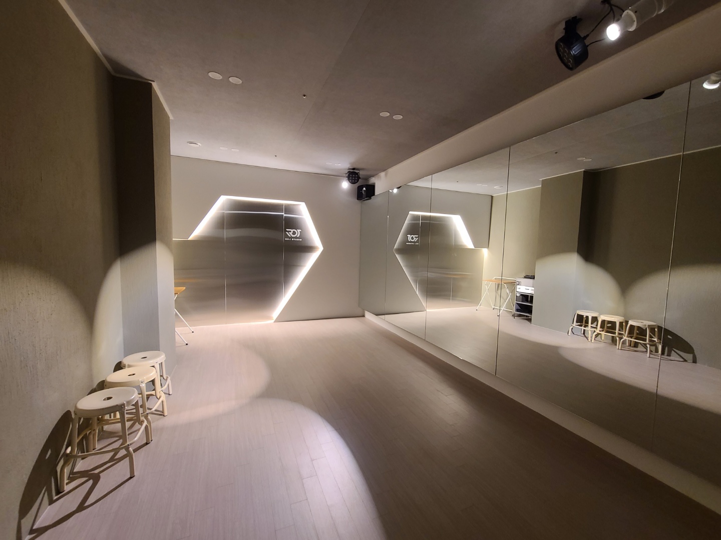 1번째 스튜디오 사진