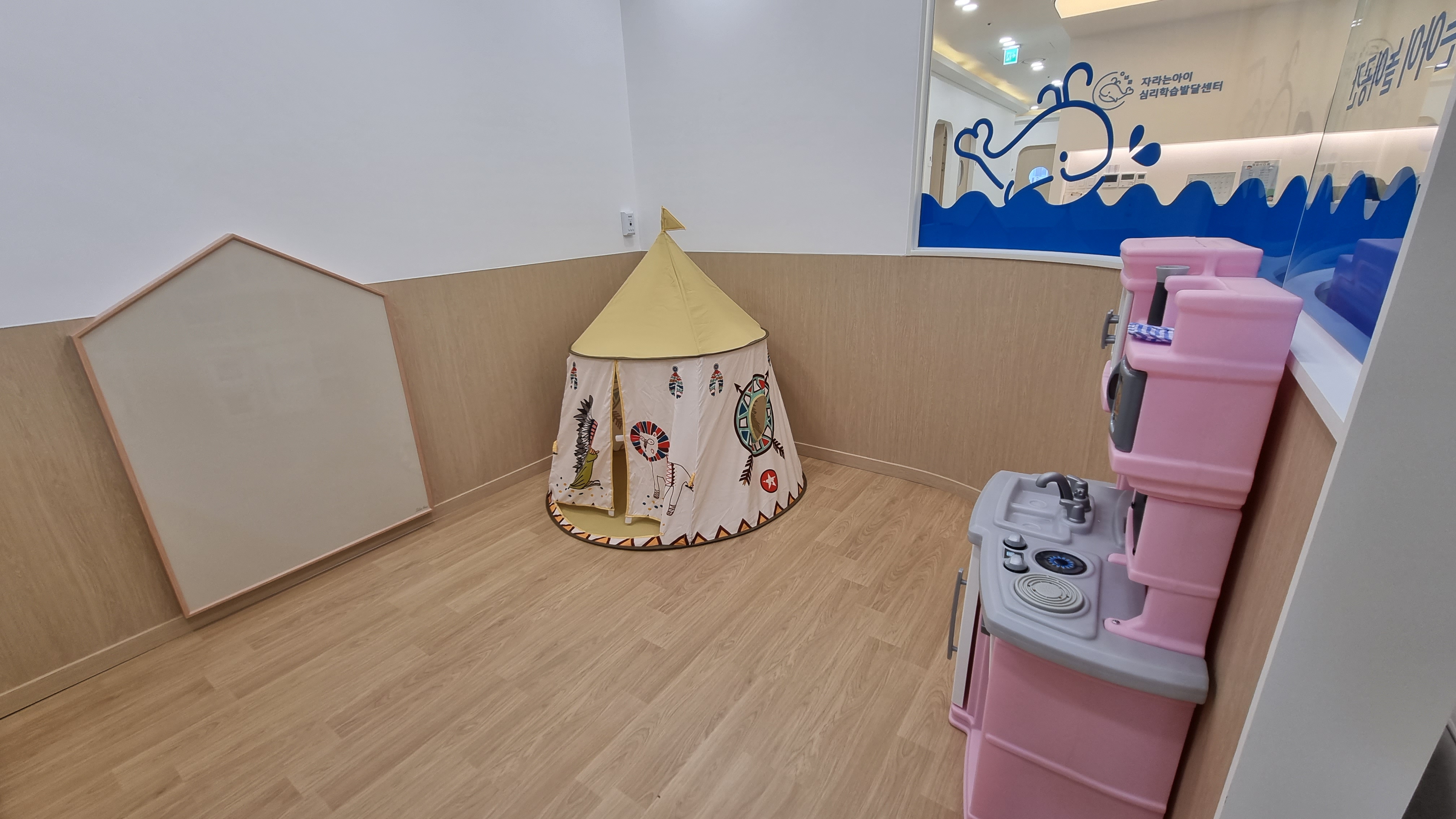 자라는아이 심리학습발달센터 상담실 이미지