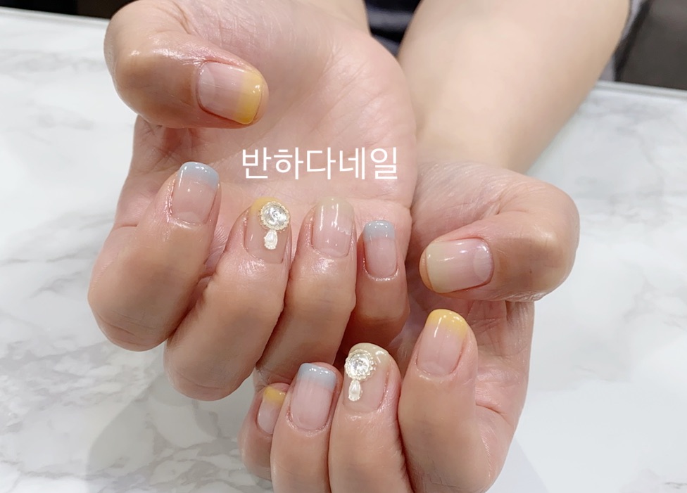 반하다 네일