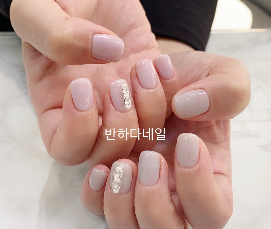반하다 네일
