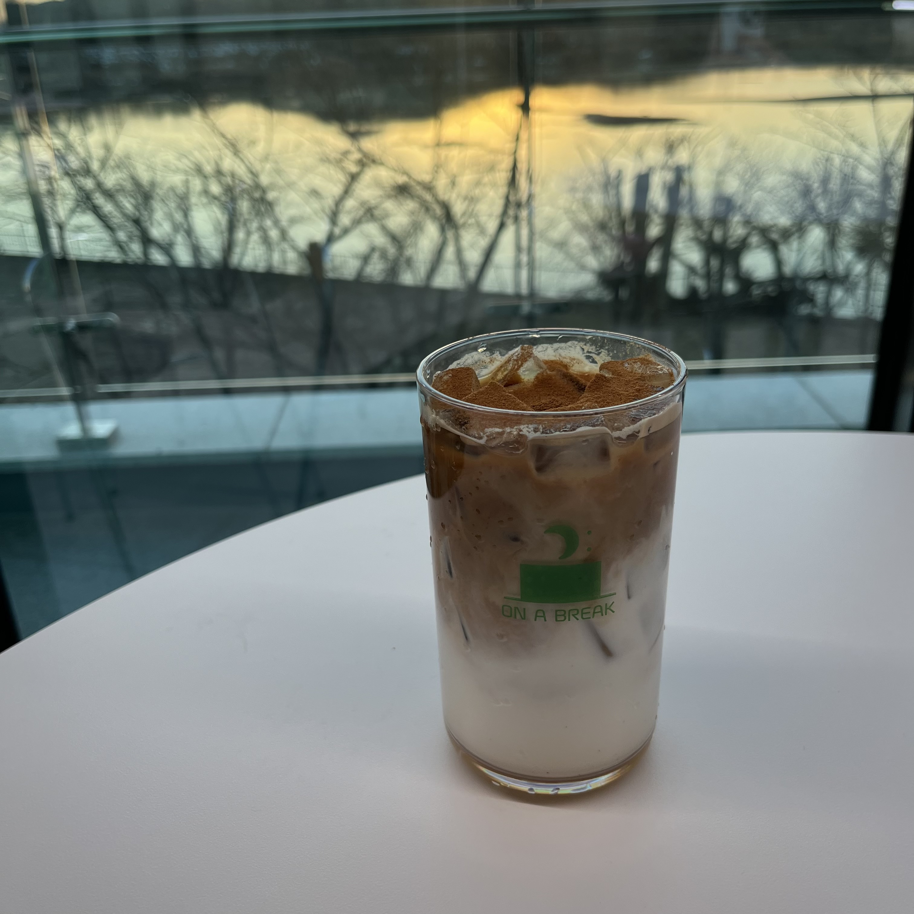 온어브레이크 ON A BREAK