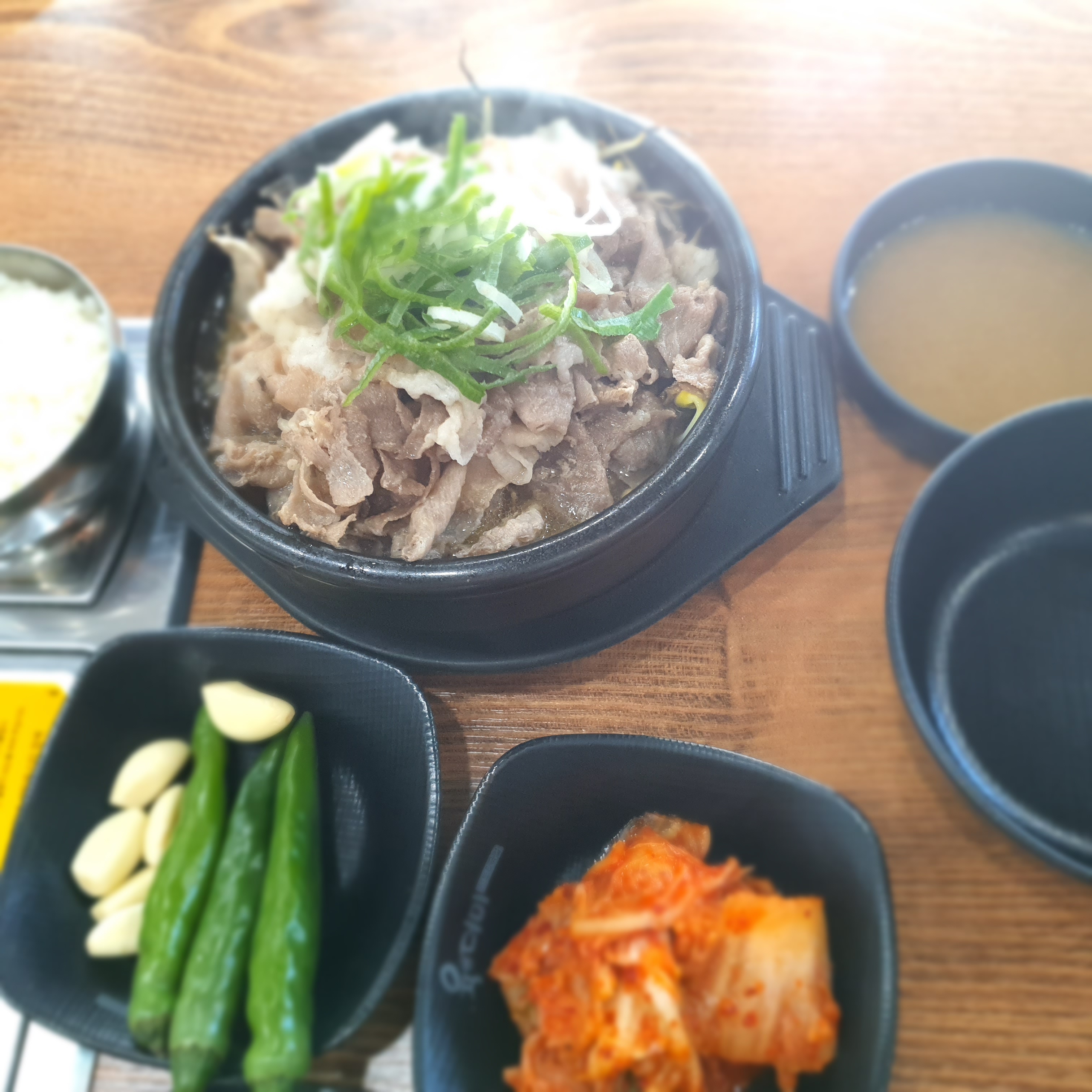 육더미샤브&국밥 본점
