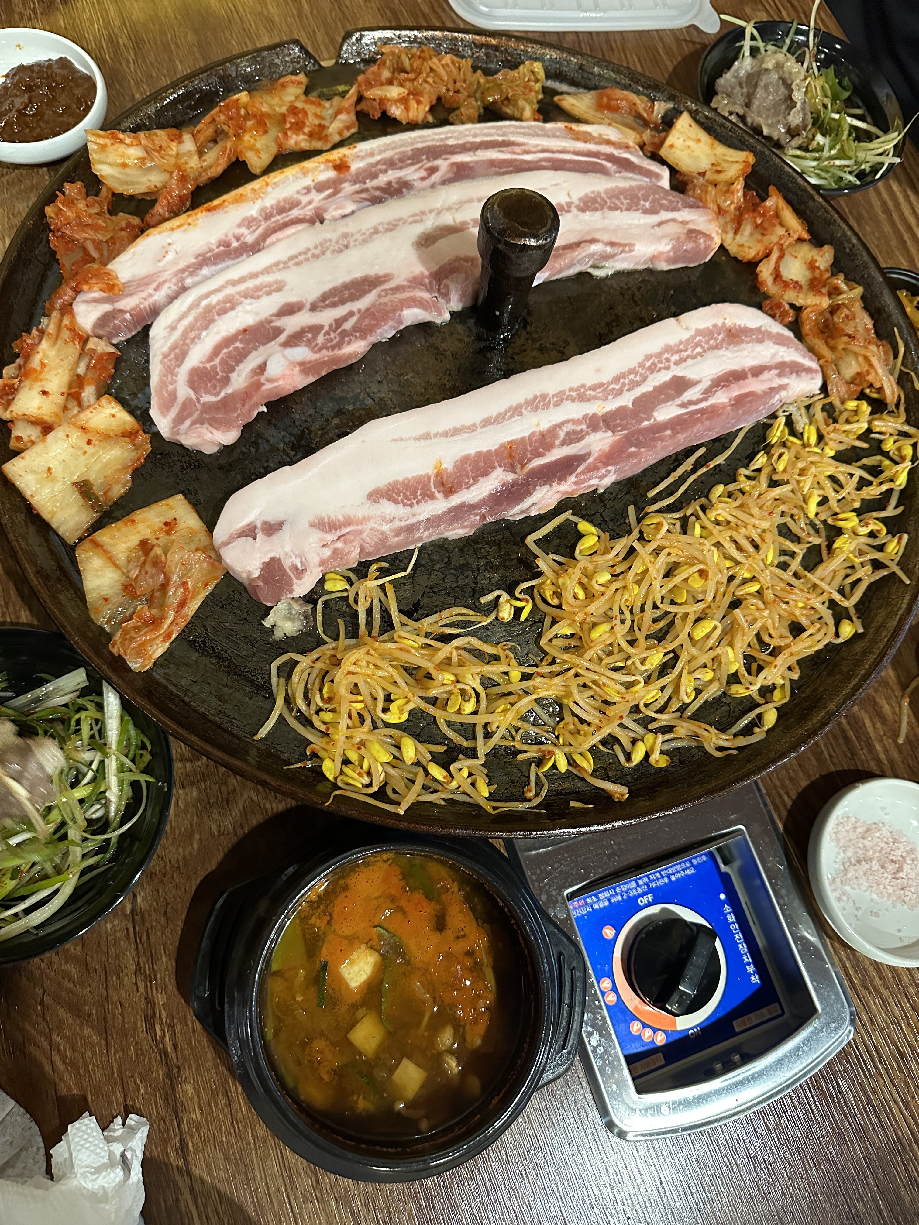 김치왕뚜껑삼겹살