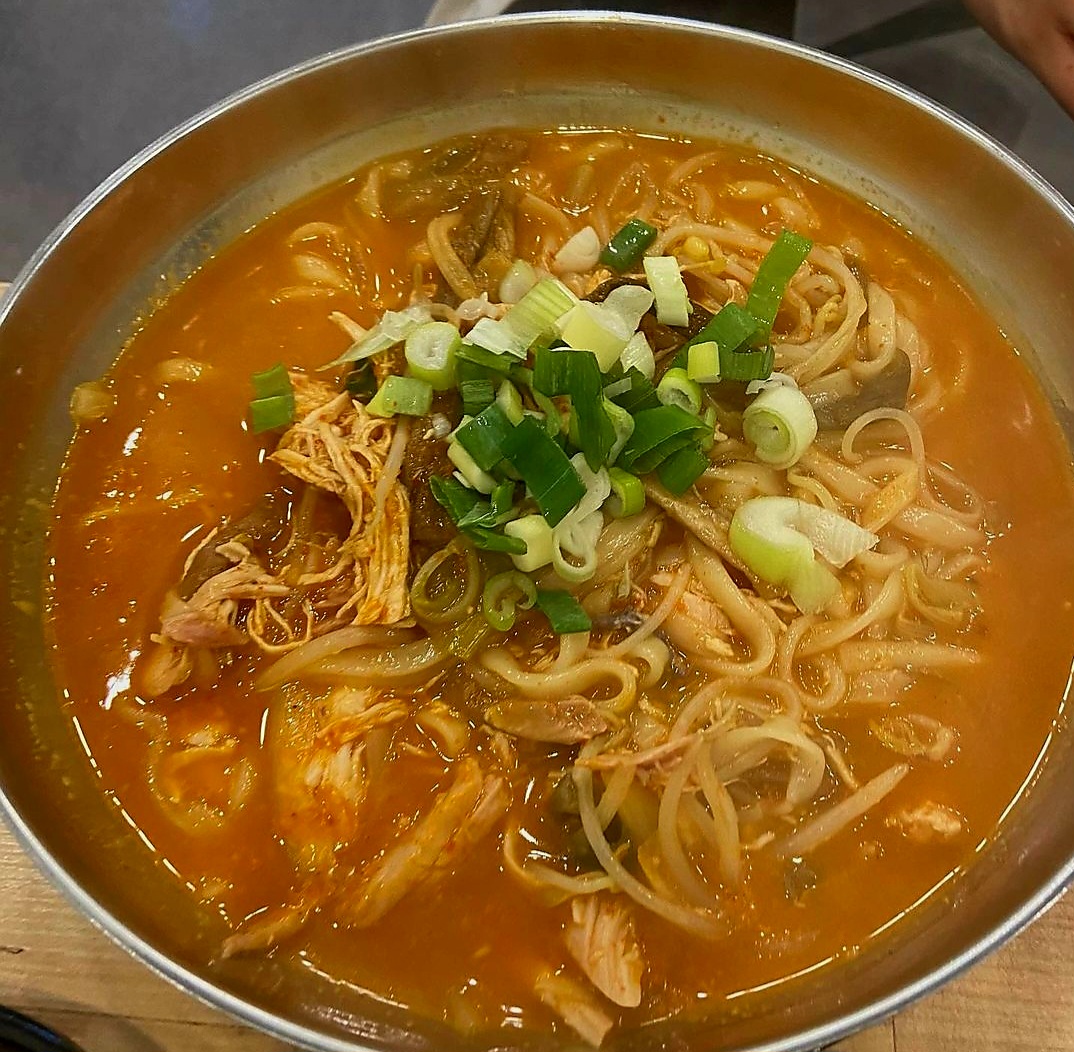 맑은닭칼국수 대표 이미지