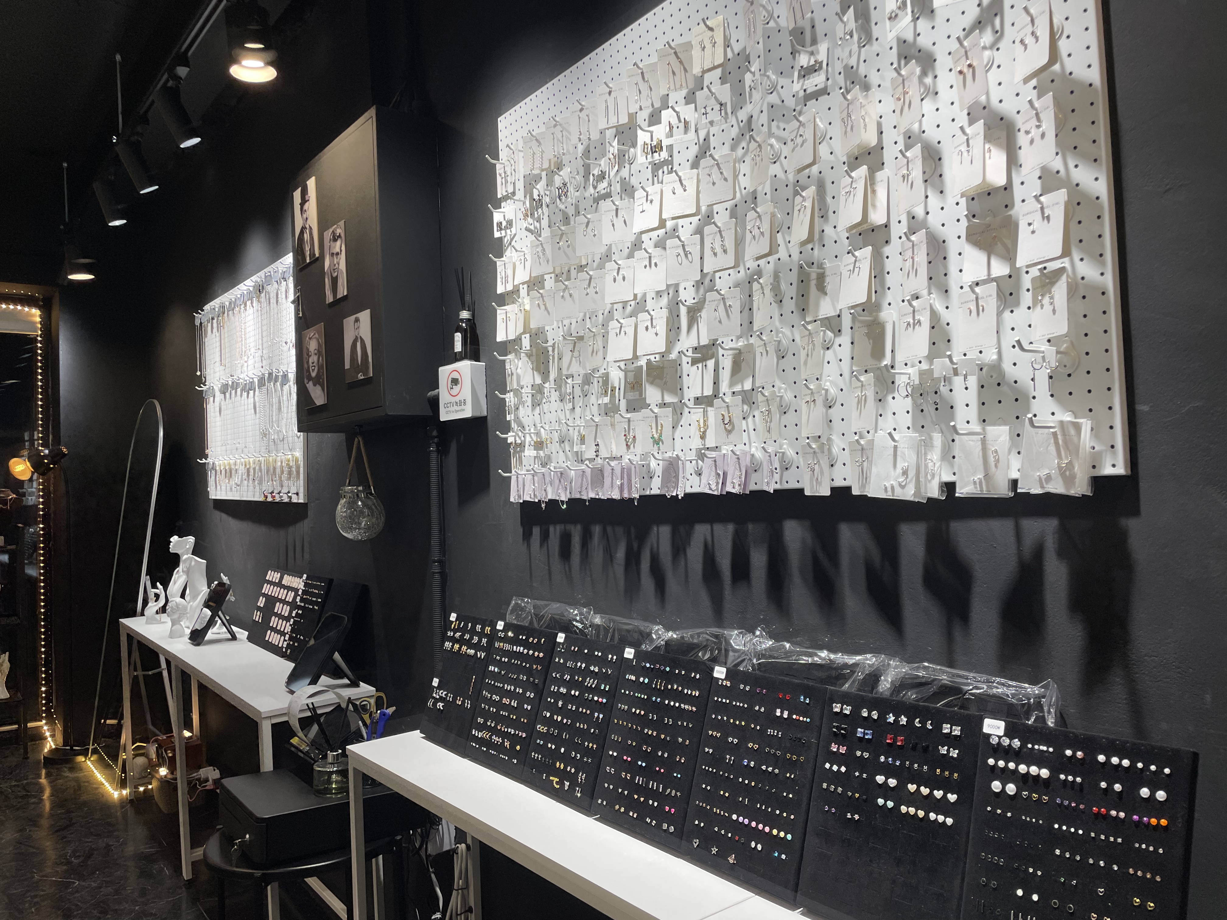 아그네스 피어싱 대표 이미지