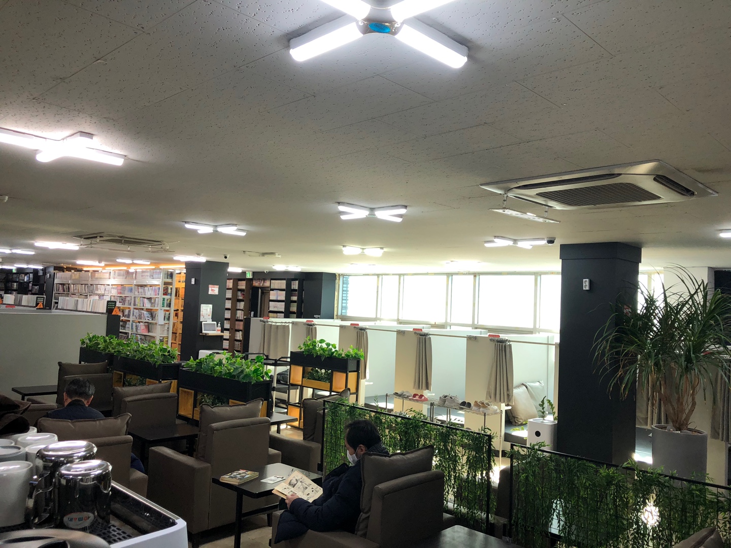 24시만화방 내부 또는 관련 모습