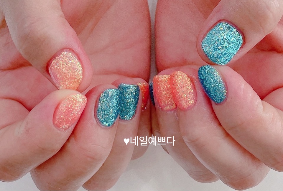 네일예쁘다