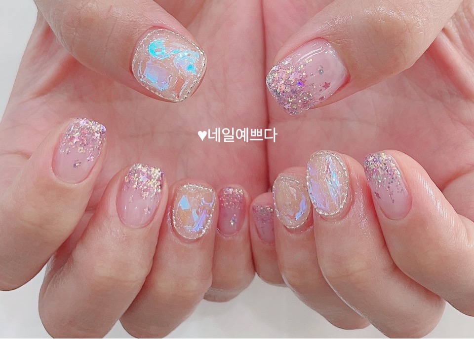 네일예쁘다