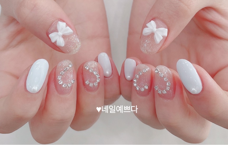 네일예쁘다