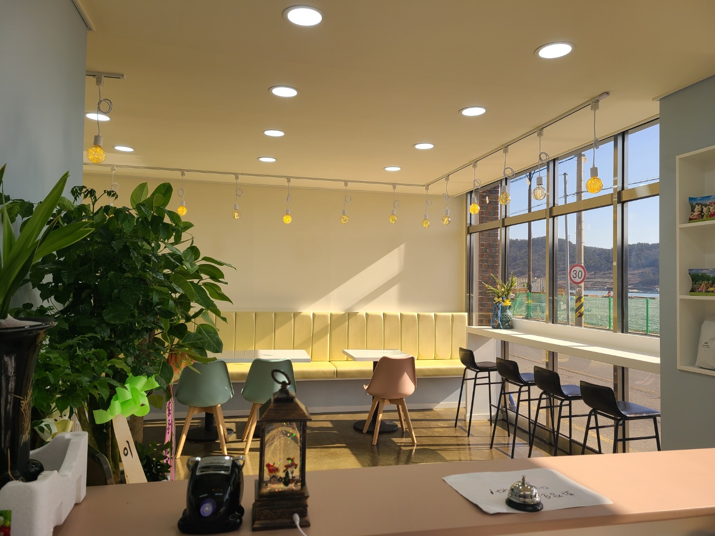 더블콤마 대표 이미지