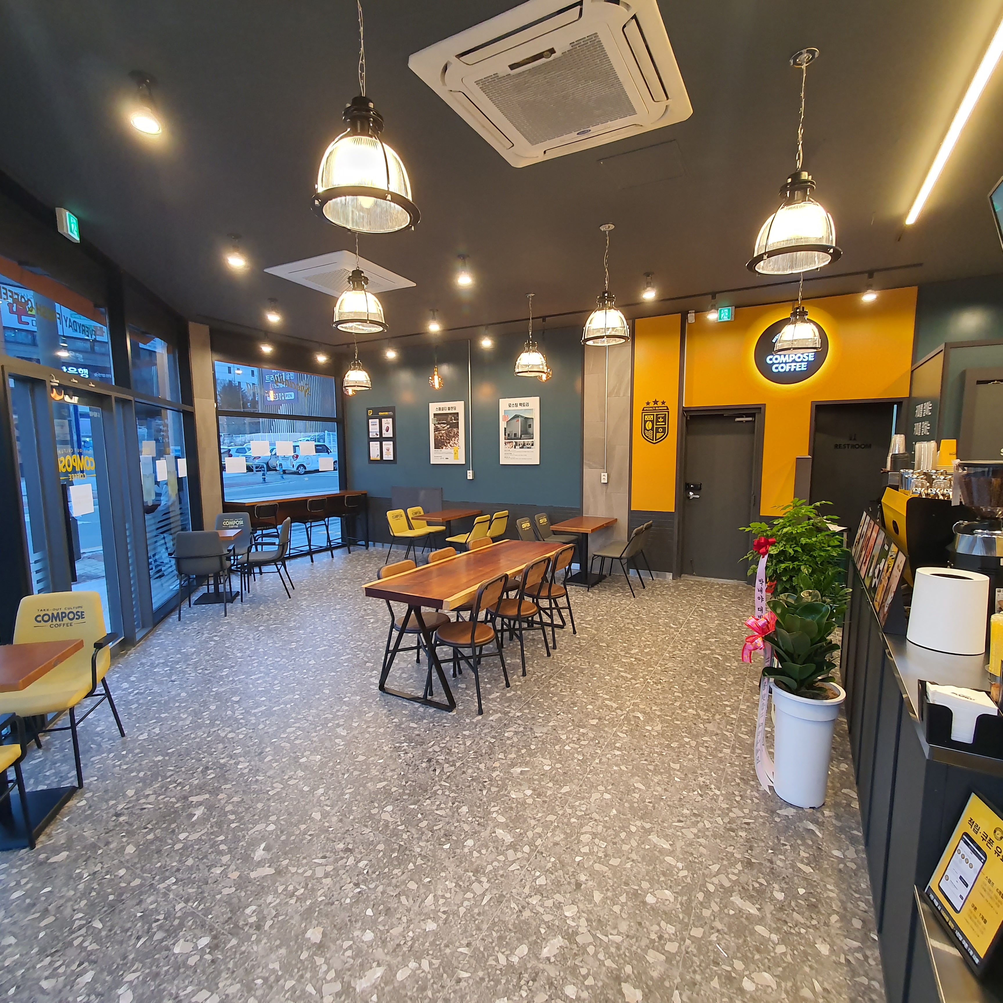 컴포즈커피 순천법원점