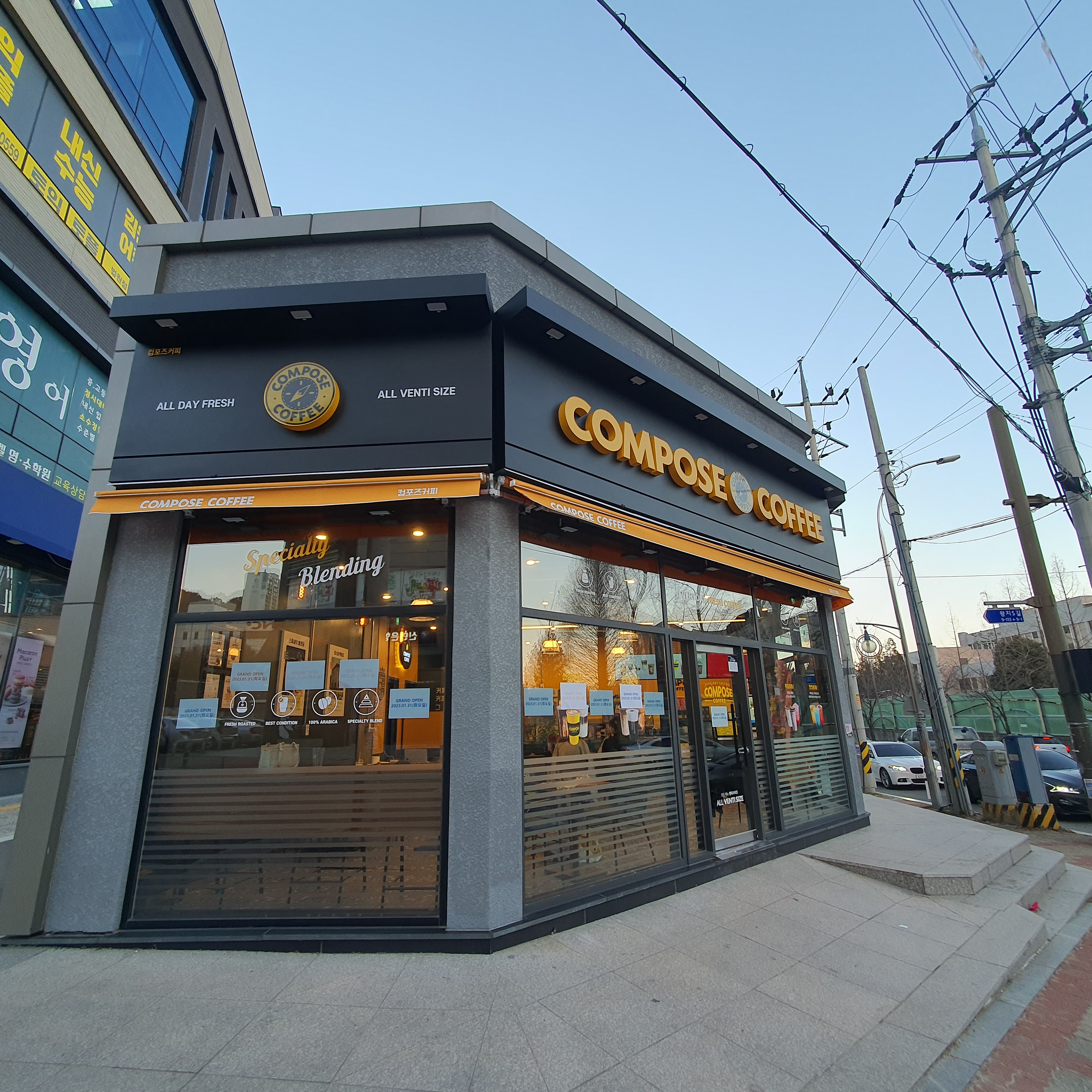 컴포즈커피 순천법원점