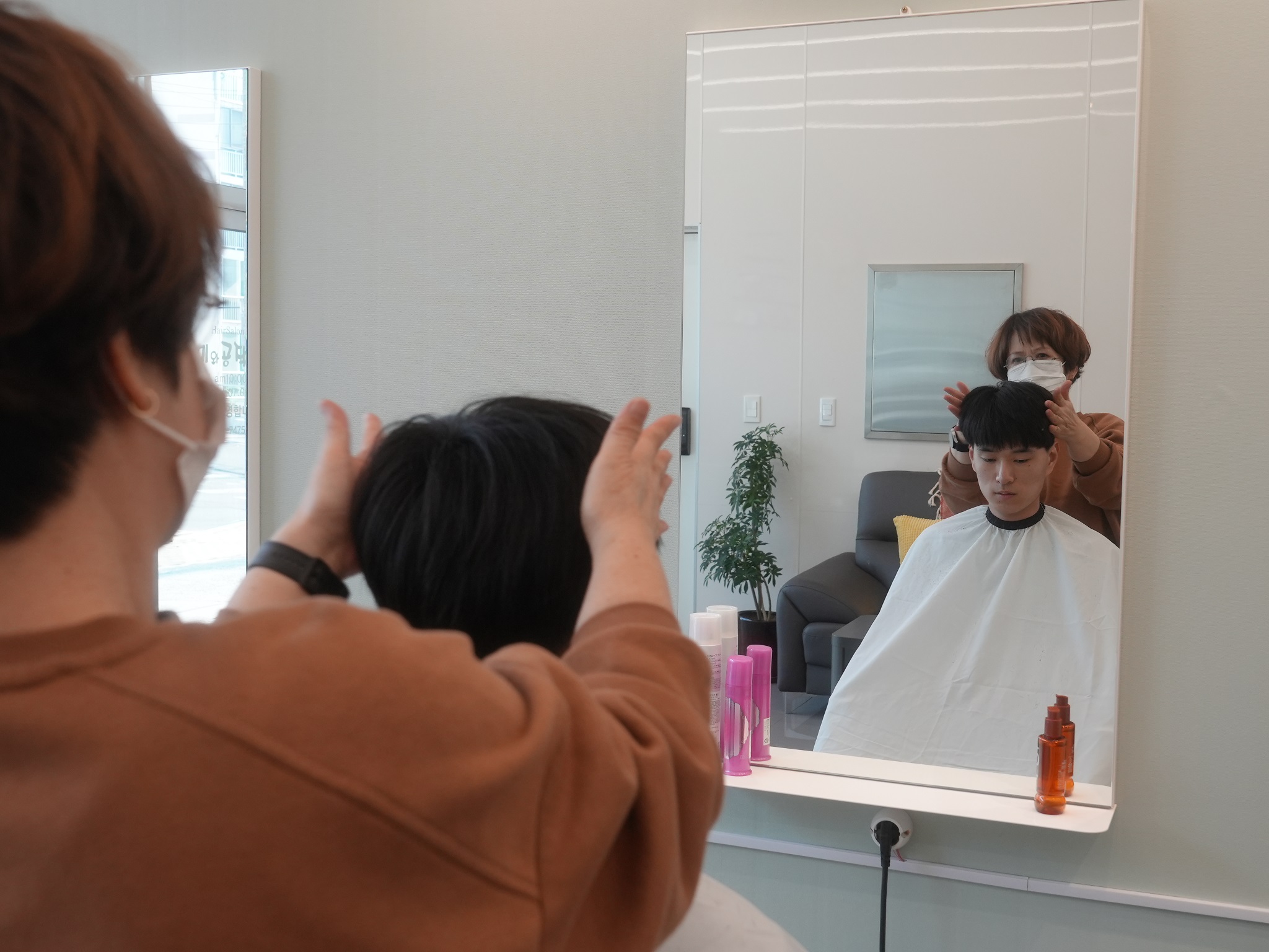 옥헤어싸롱 개미와 공작새