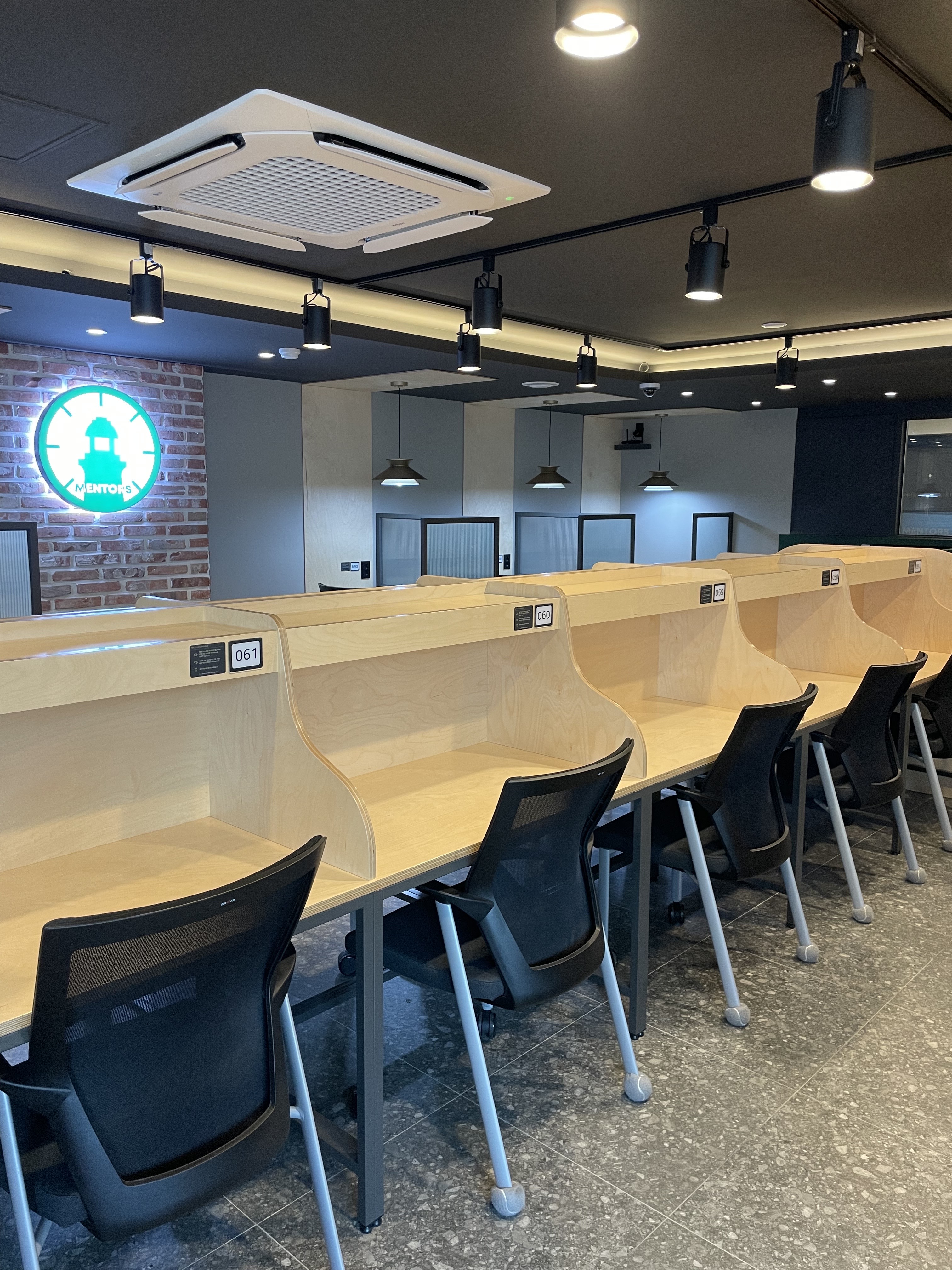 멘토즈스터디카페 동래명륜점