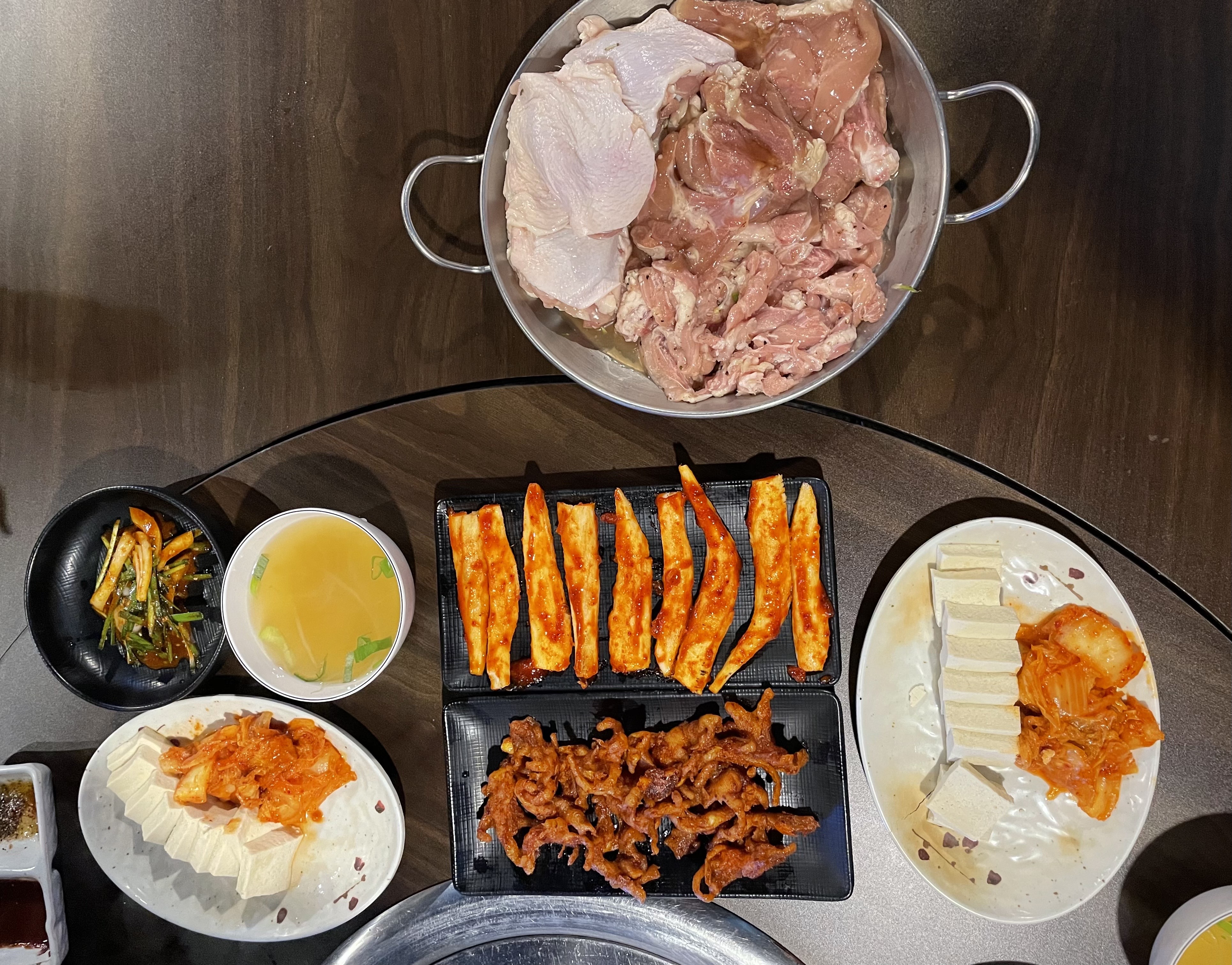 강촌숯불닭갈비 제주본점