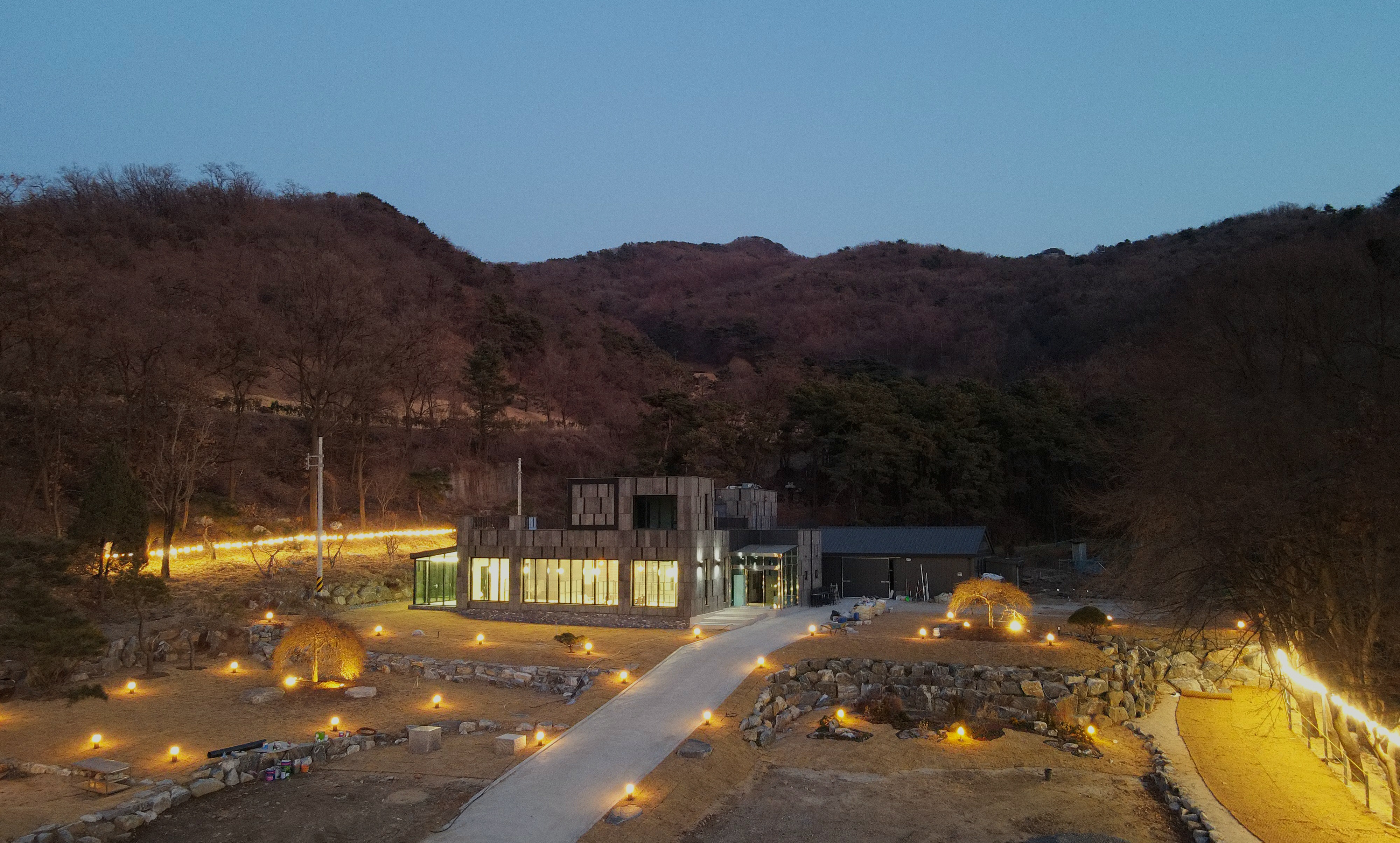 산아래 우렁쌈정식
