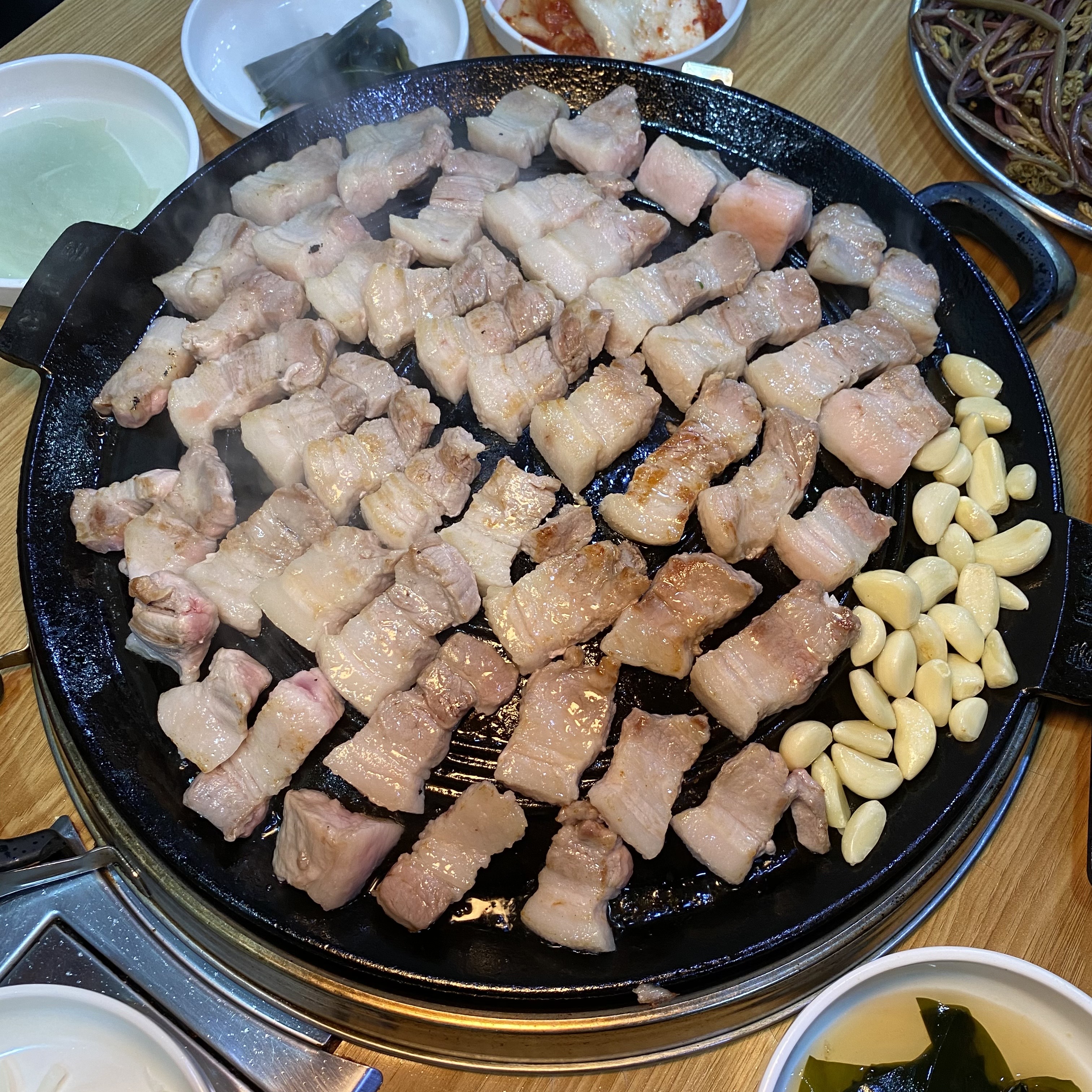 뚜삼뚜삼 솥뚜껑삼겹살