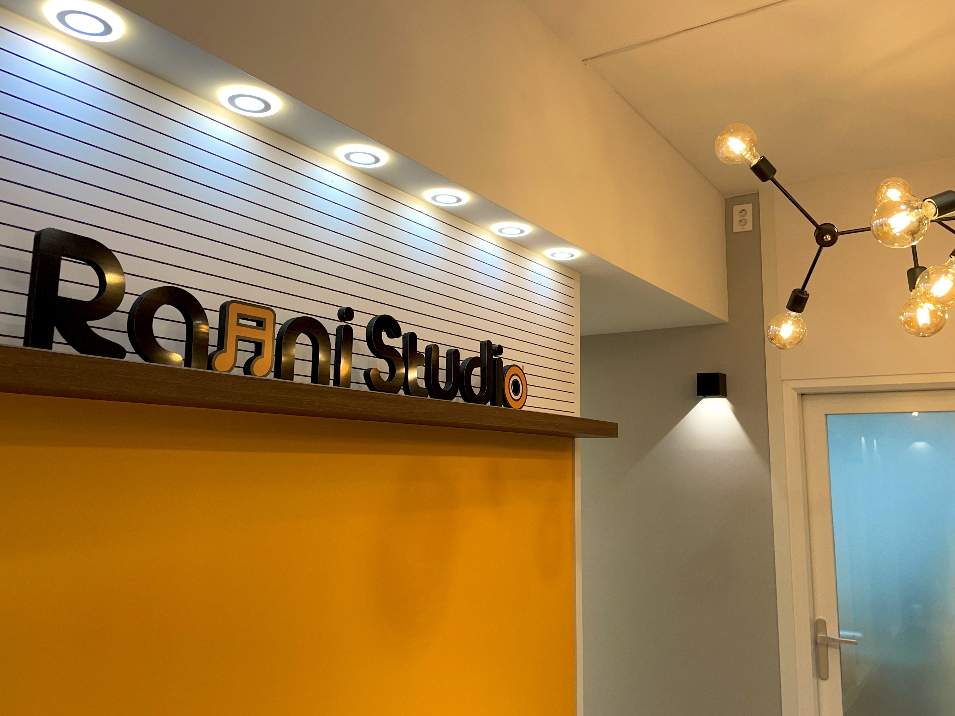 1번째 스튜디오 사진