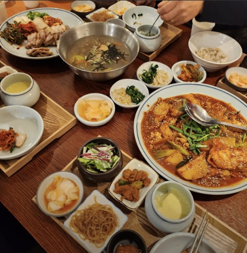 평상면옥 솥밥반상 두류네거리점