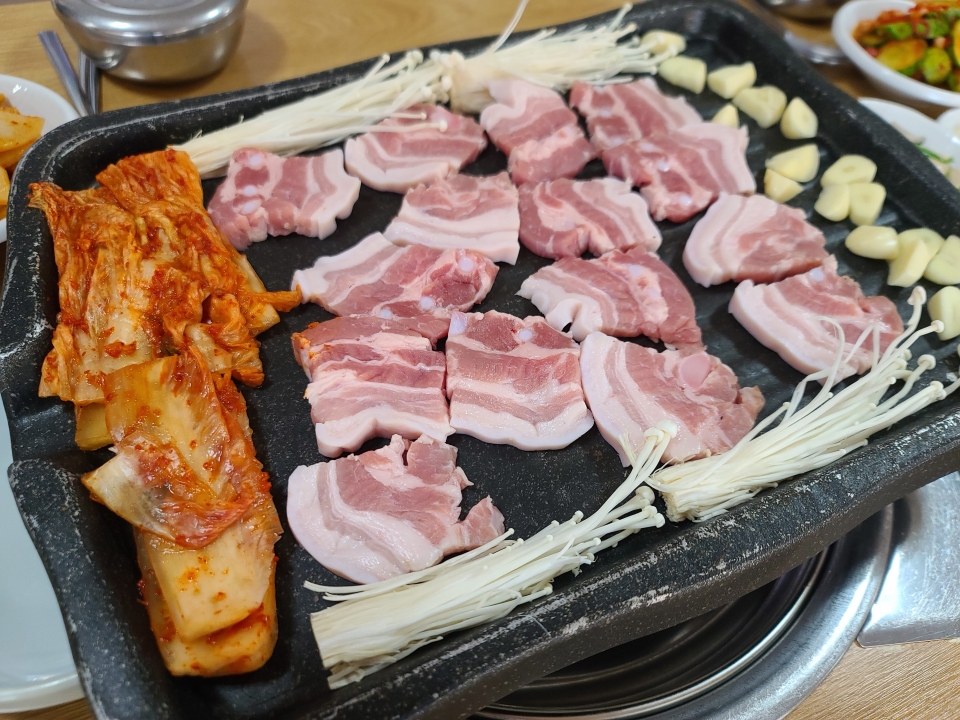 함지박 대표 이미지 - 생고기와 쌈밥