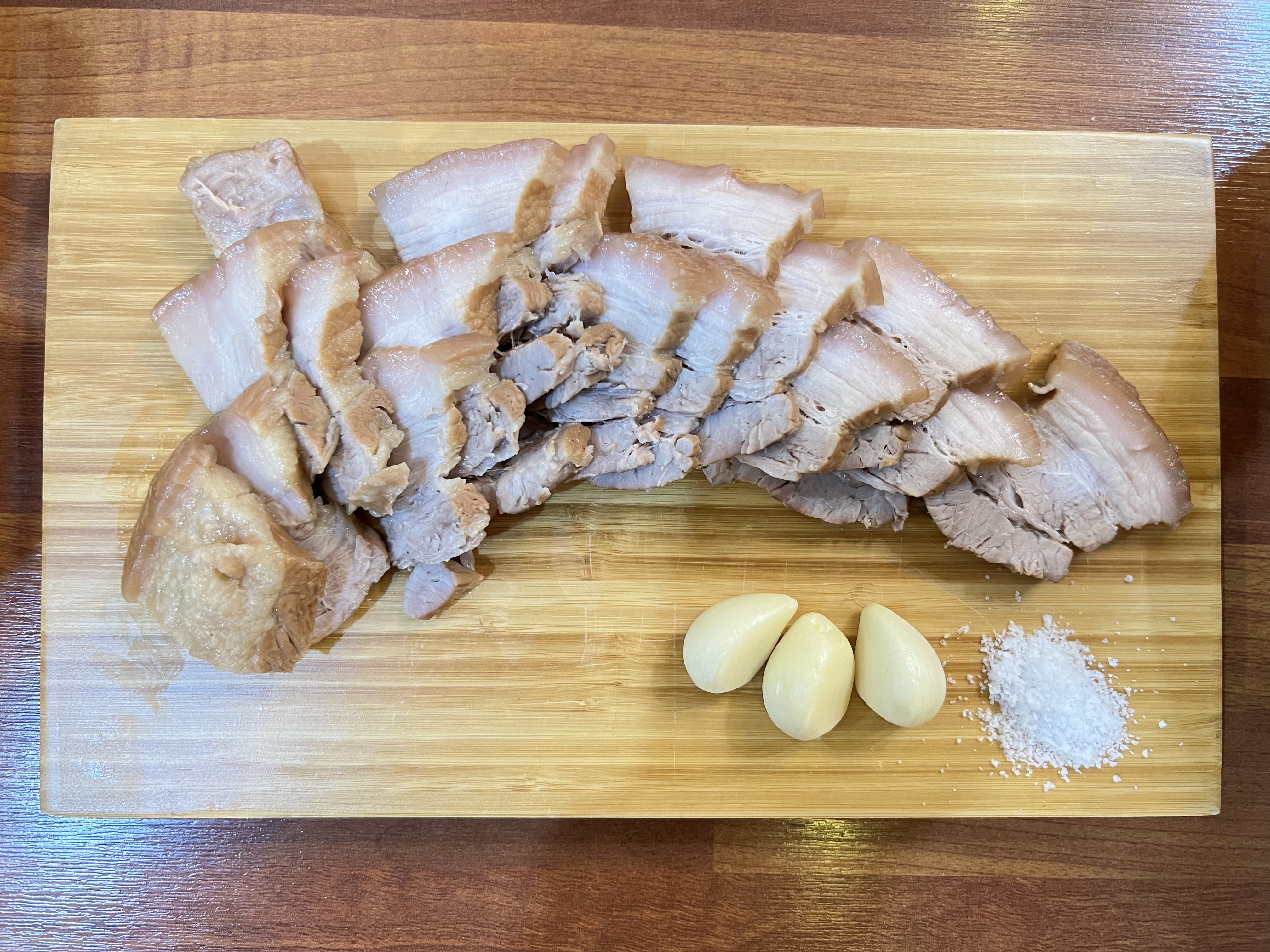 돔베고기 닭칼국수