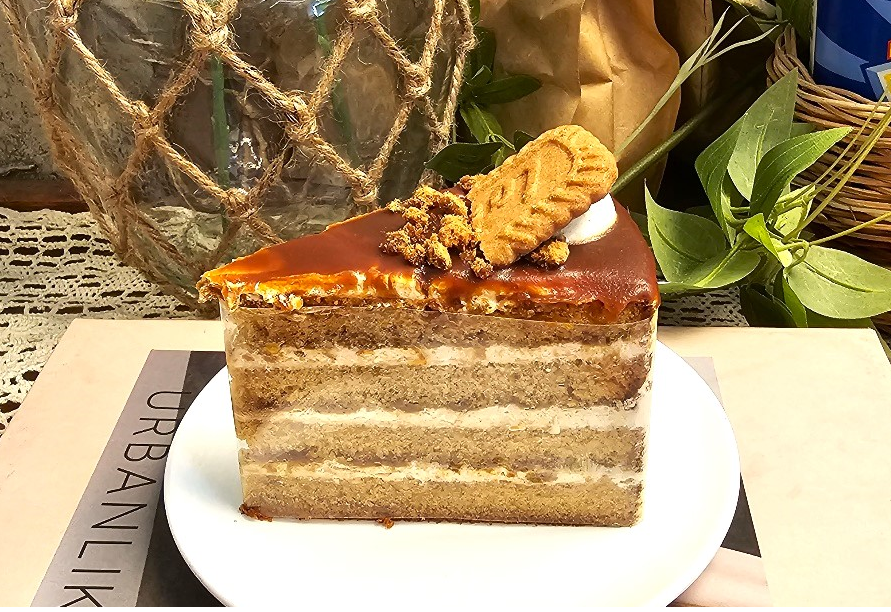 솔티 카라멜 케이크
