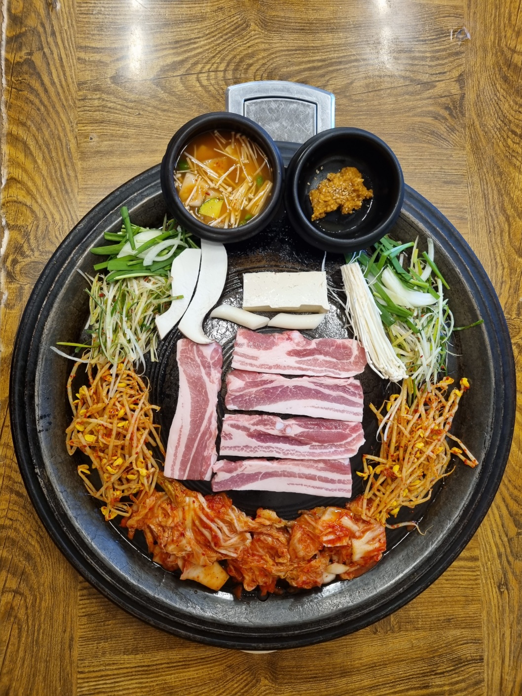 왕솥뚜껑 삼겹살