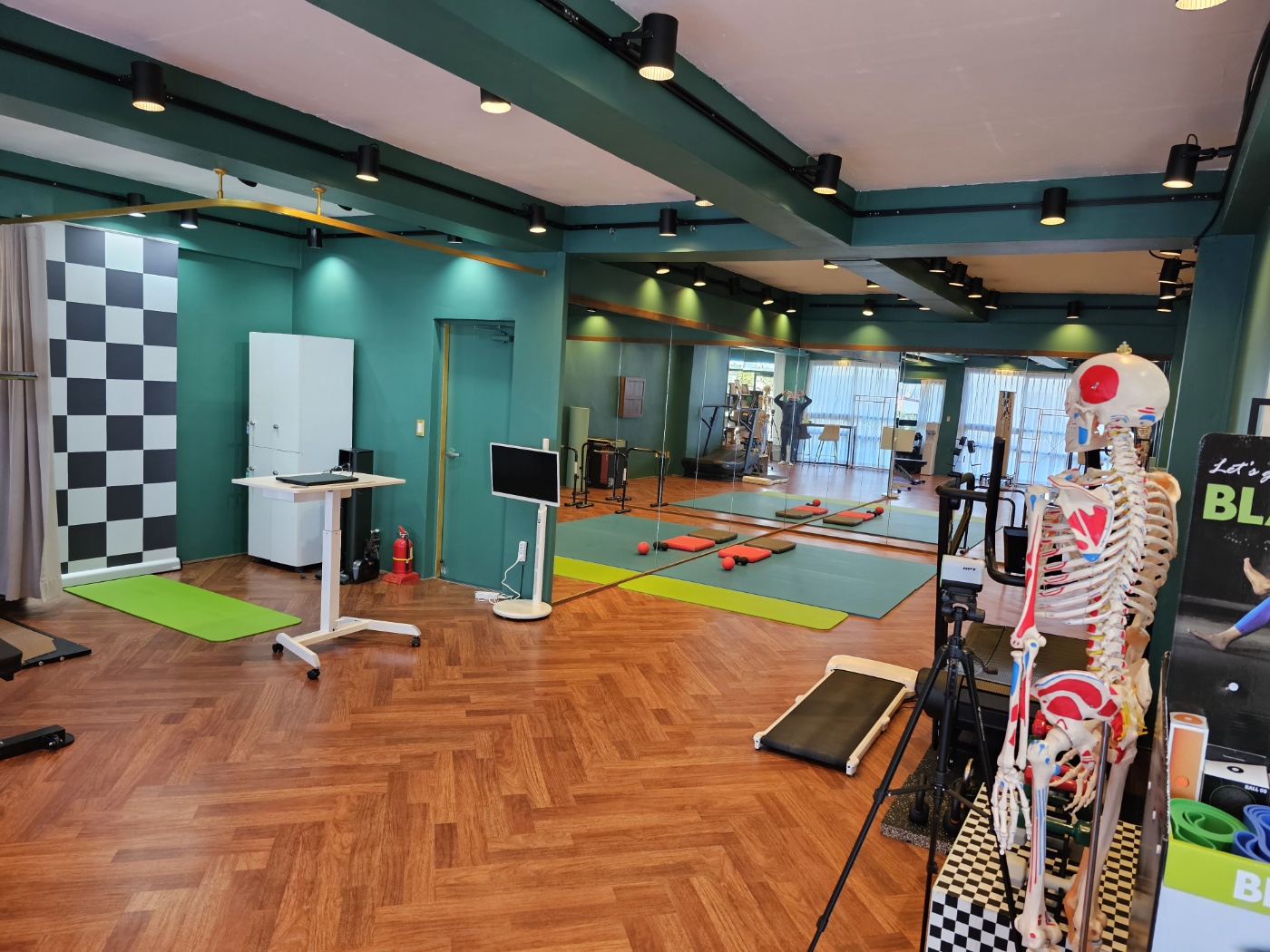 엠체형교정&PT 대표 이미지