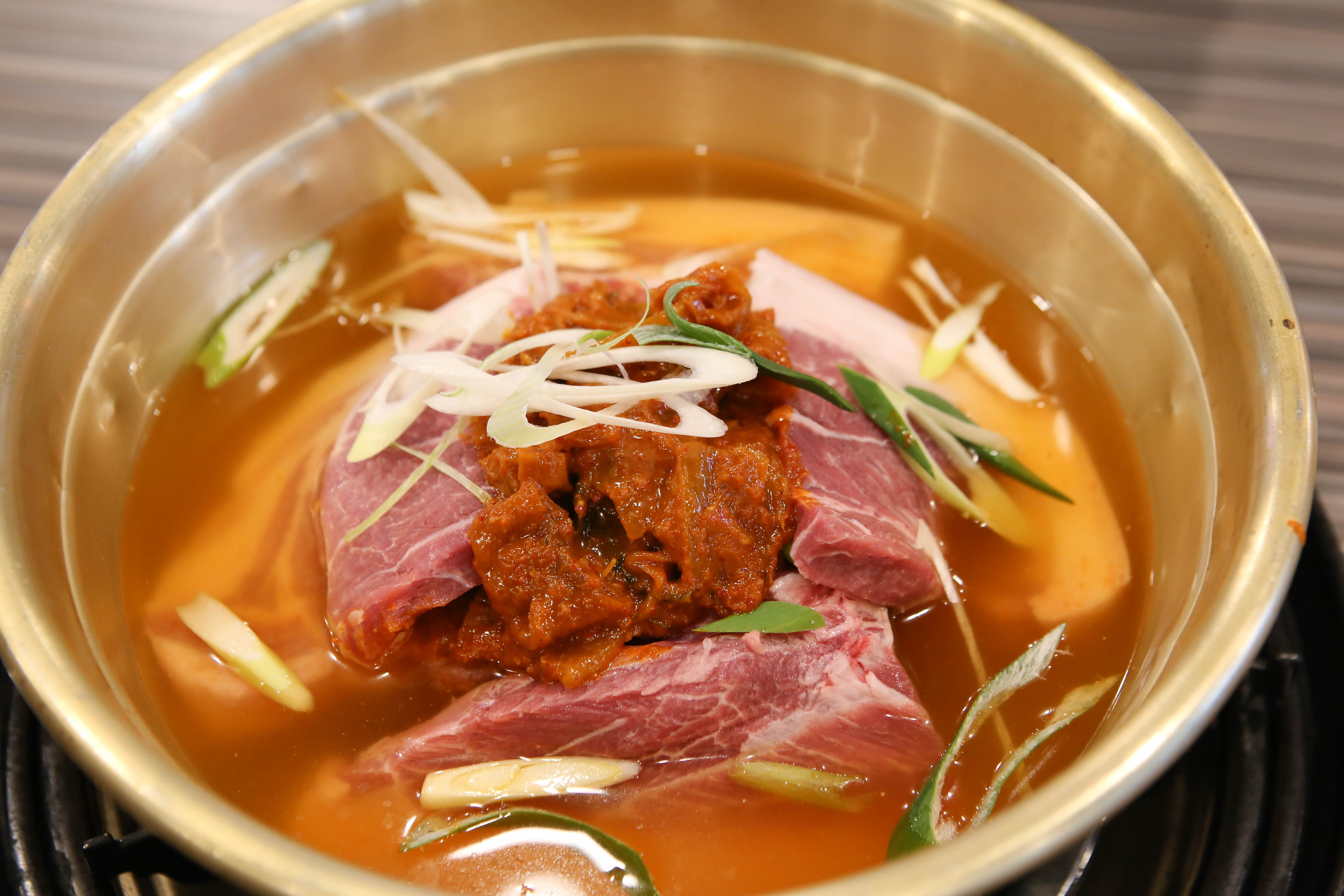 암퇘지 김치찌개