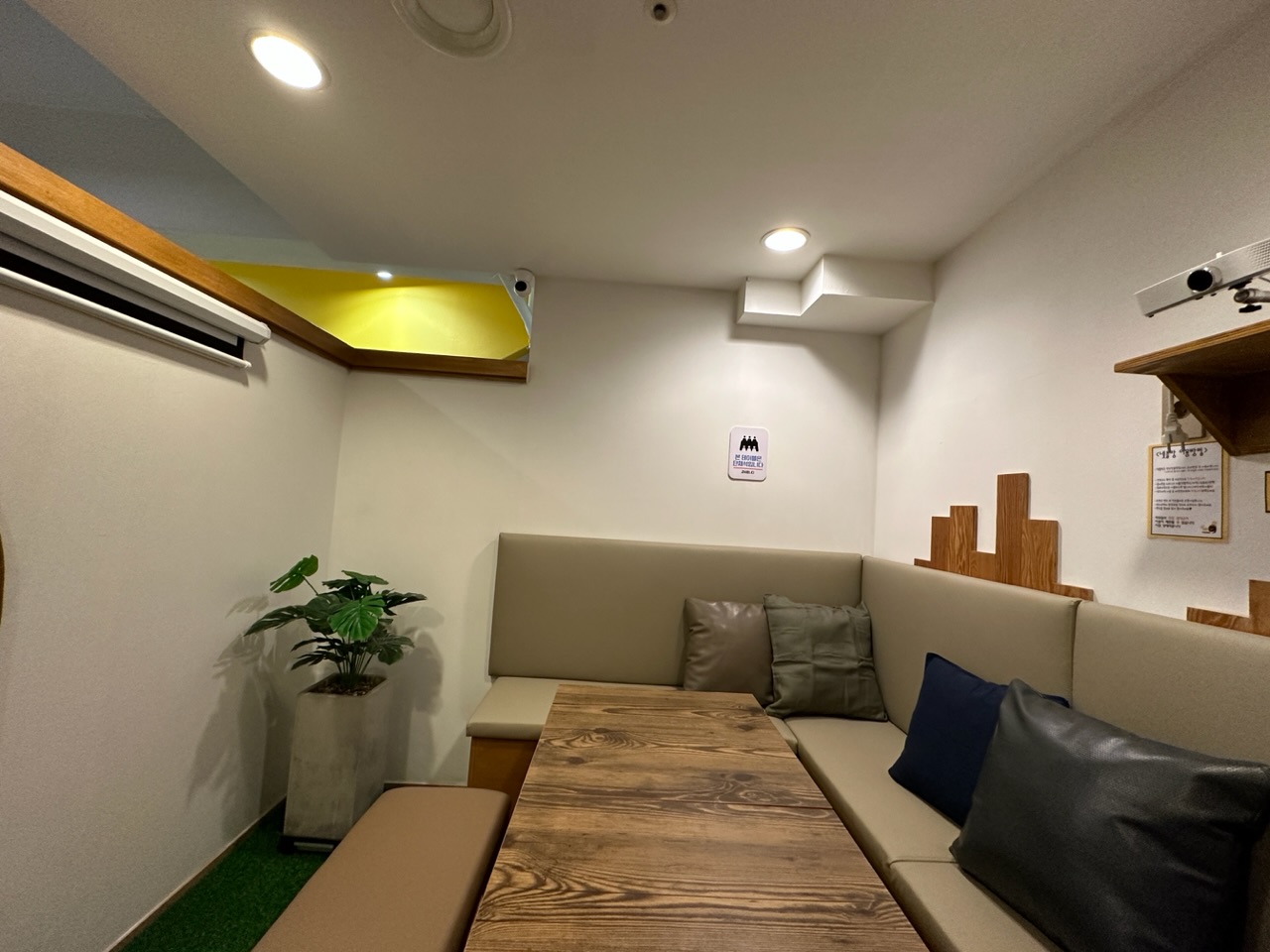 만화카페 쉼표 이수본점 내부 또는 관련 모습