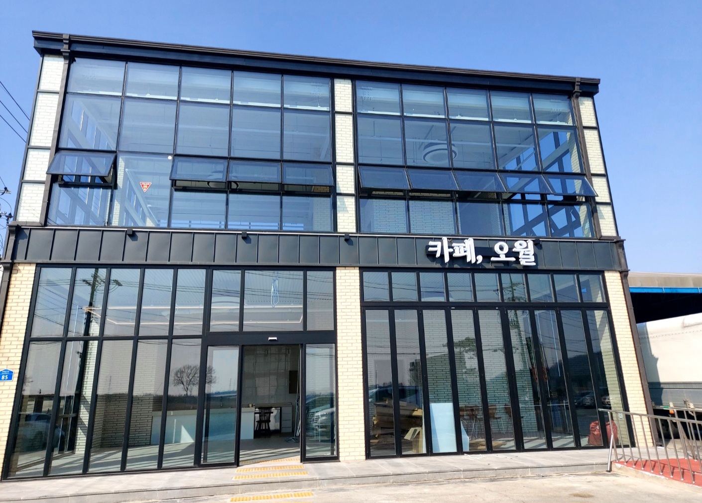 카페, 오월
