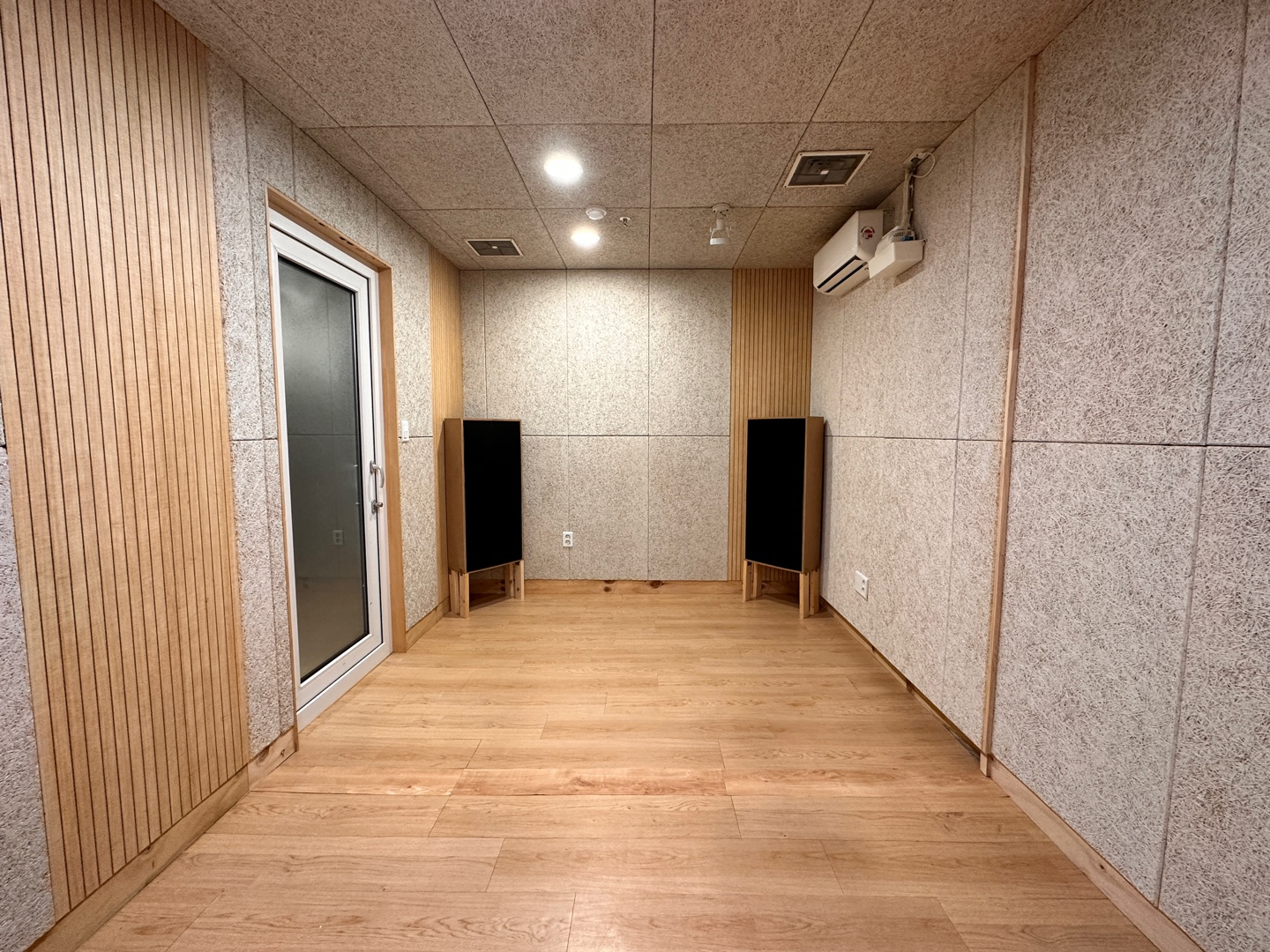 1번째 스튜디오 사진