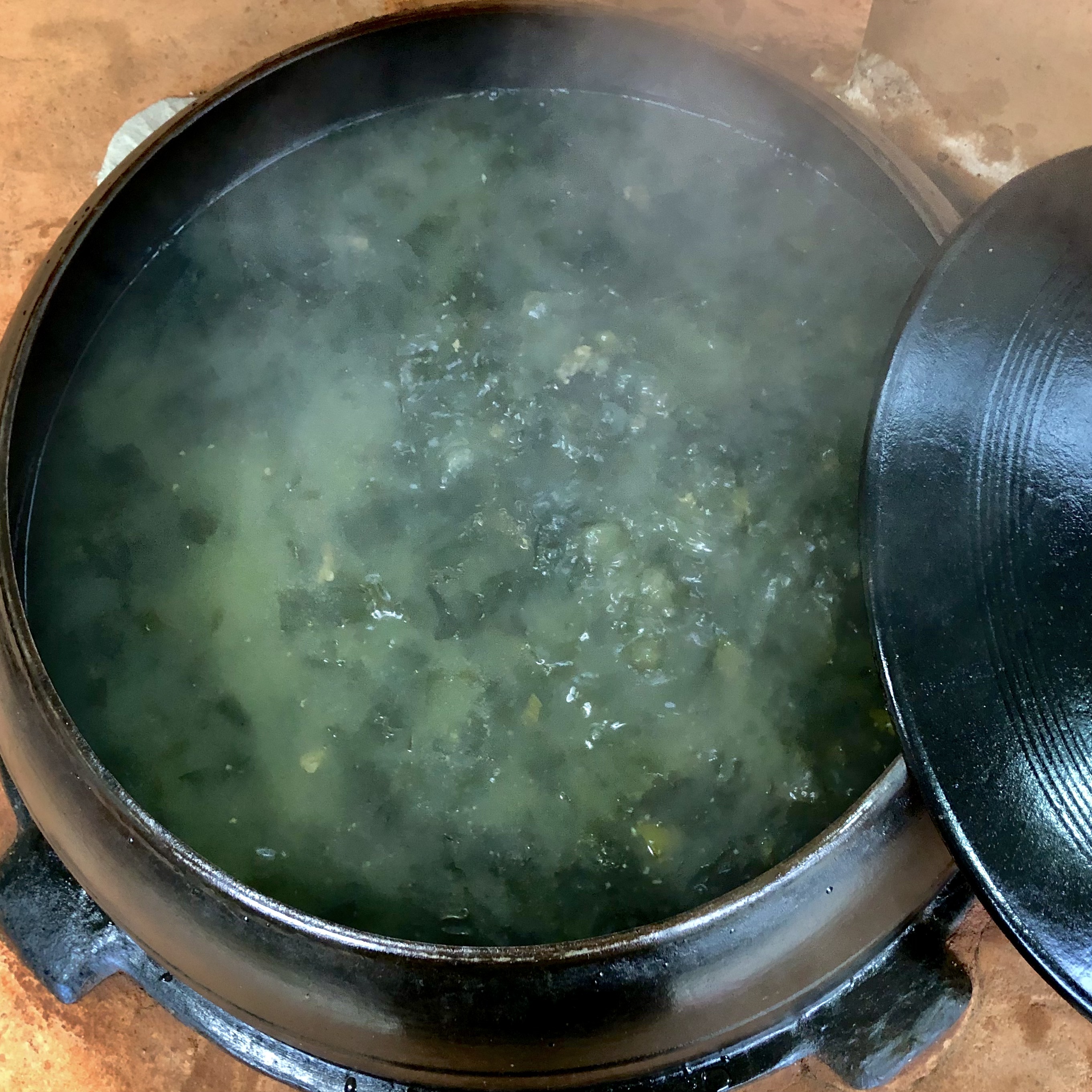 가마솥김치찜미역국윤별달