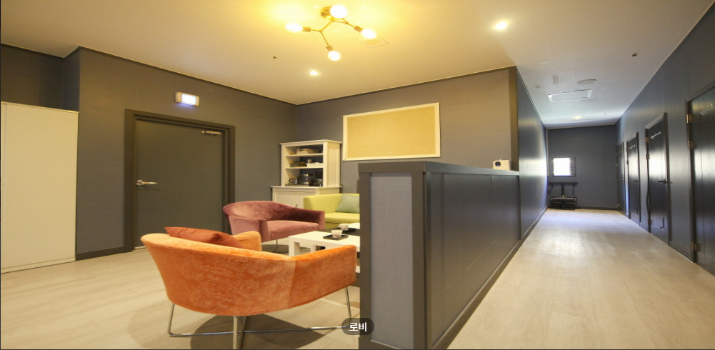 휴 photo 3