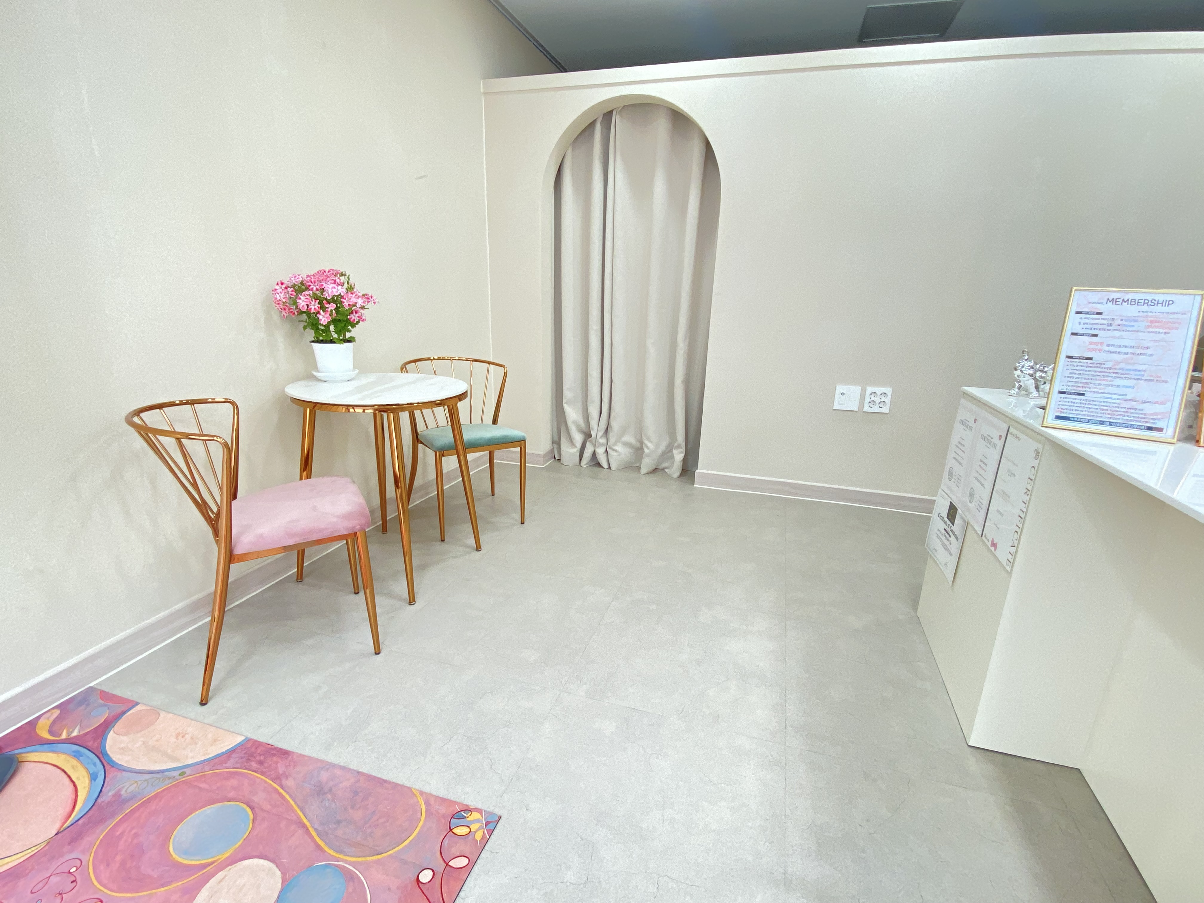 유니 네일&스튜디오 티티 대표 이미지