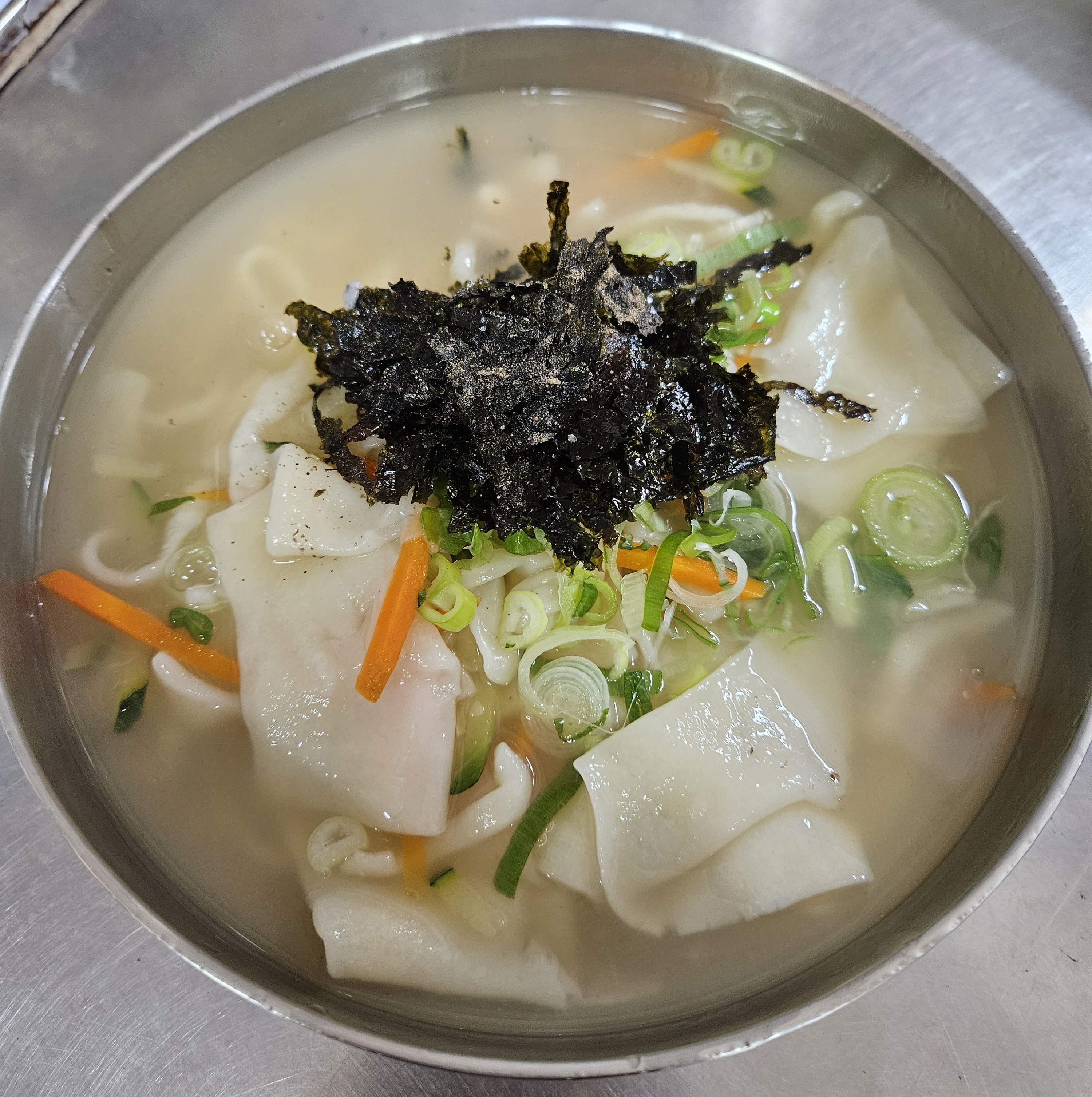 명동홍두깨손칼국수