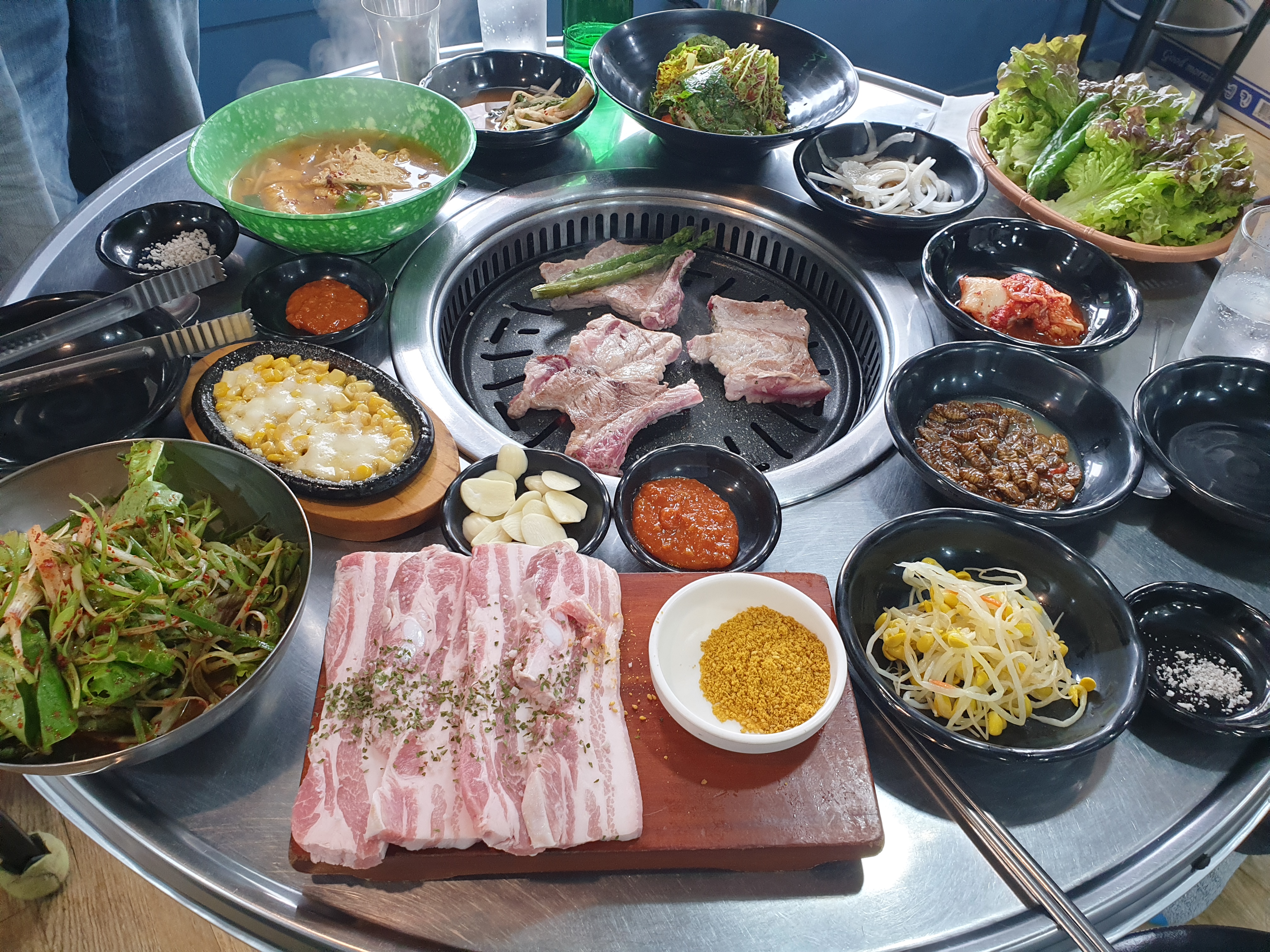 복돼지숯불식육식당